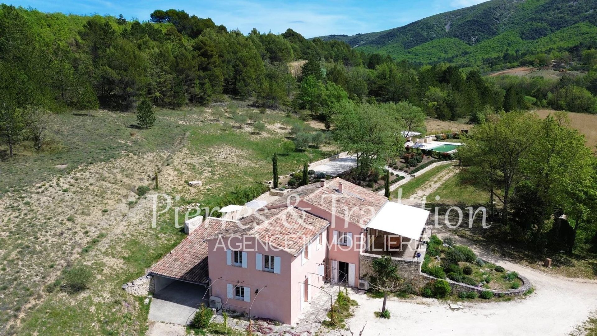 Casa nel Saint-Martin-de-Castillon, Vaucluse 12477561