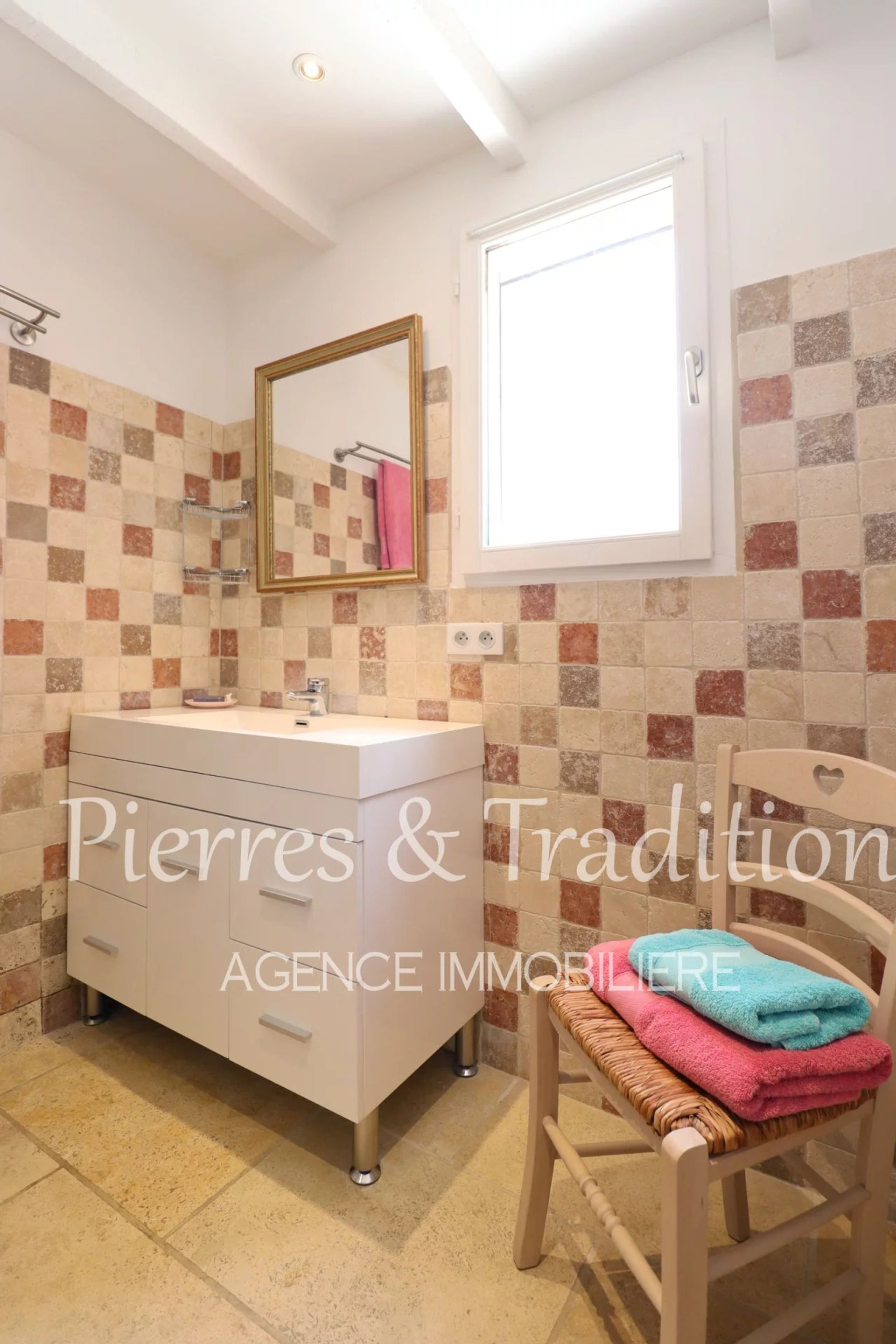 House in Saint-Martin-de-Castillon, Vaucluse 12477561