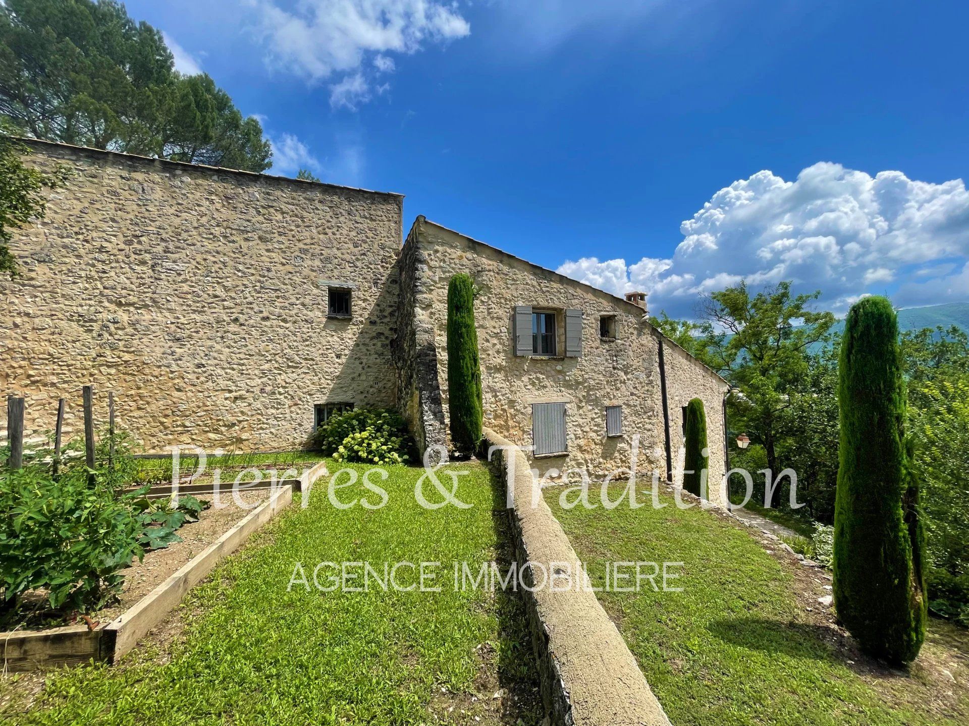 residencial no Saint-Martin-de-Castillon, Vaucluse 12477579