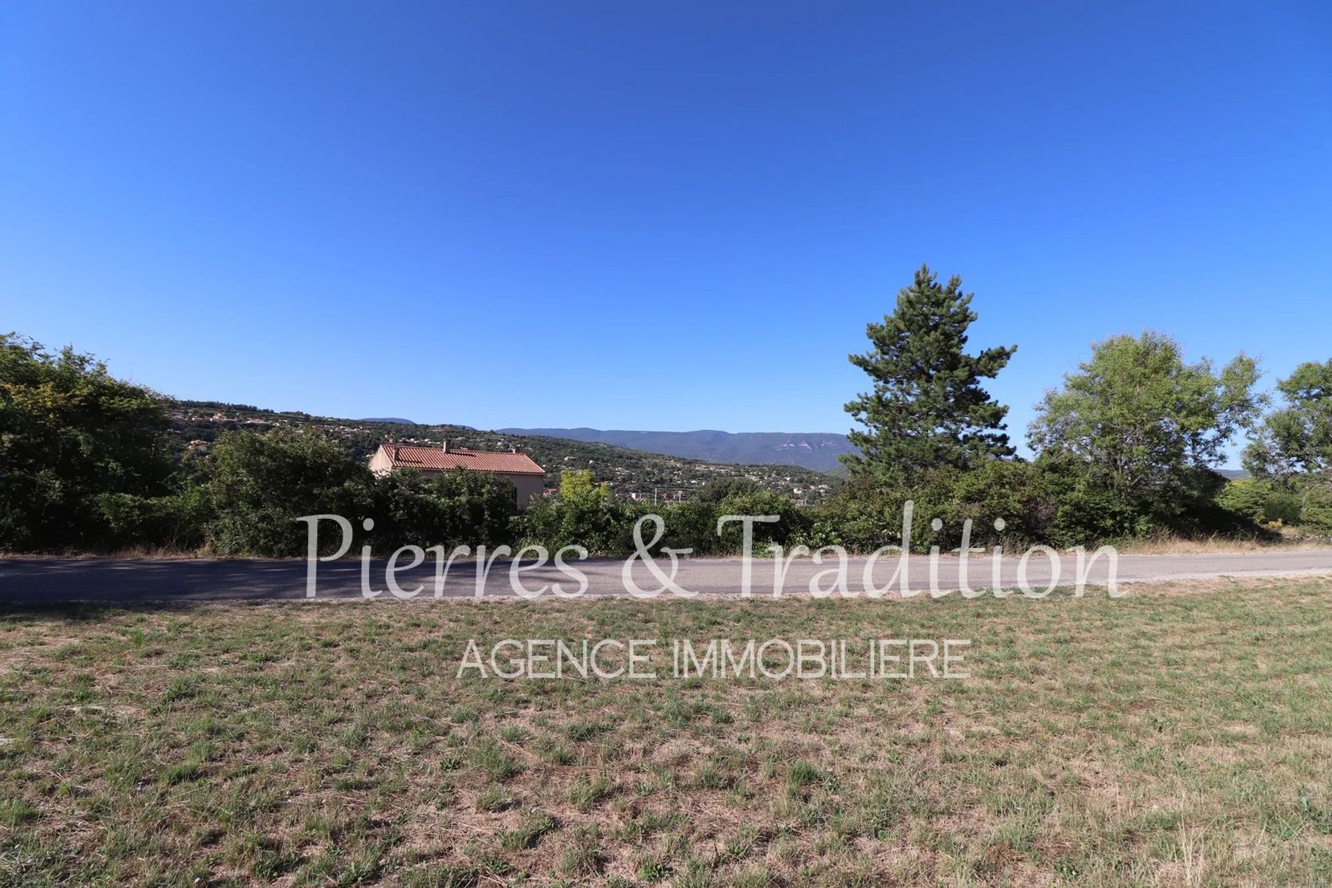 الأرض في Apt, Provence-Alpes-Cote d'Azur 12477587