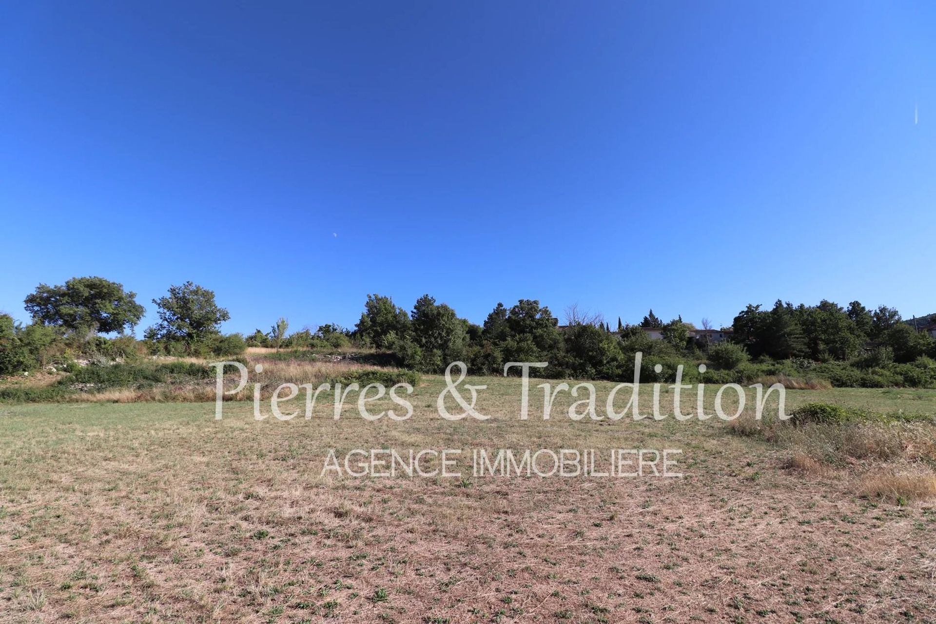 Tanah dalam Apt, Provence-Alpes-Cote d'Azur 12477587