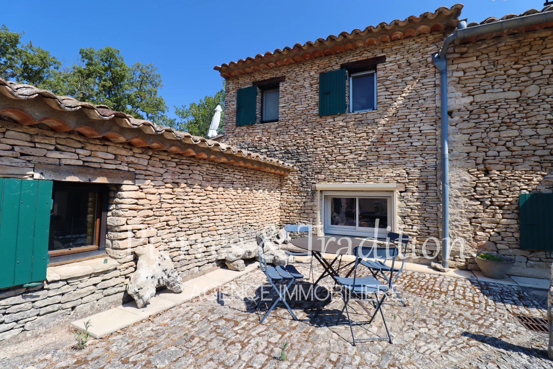 Hus i Bonnieux, Provence-Alpes-Cote d'Azur 12477593