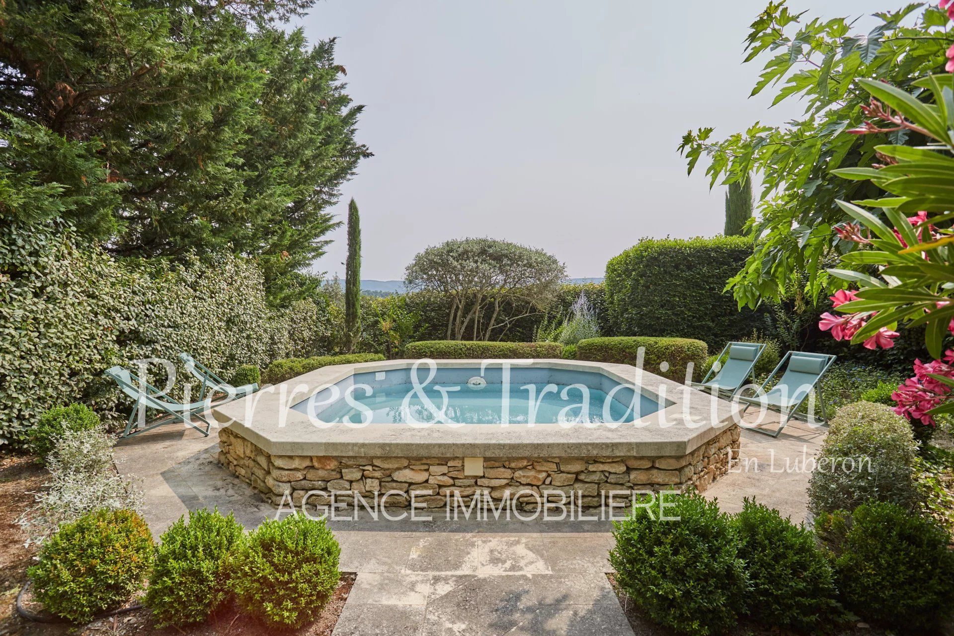 Inny w Goult, Provence-Alpes-Cote d'Azur 12477598