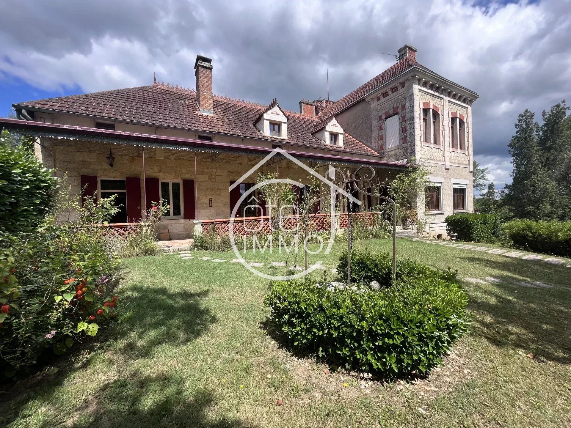 Hus i Saint-Laurent-des-Hommes, Nouvelle-Aquitaine 12477673