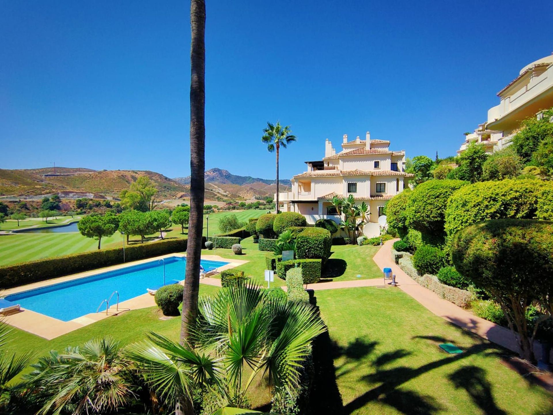 Condominium in Benahavís, Andalusia 12479053