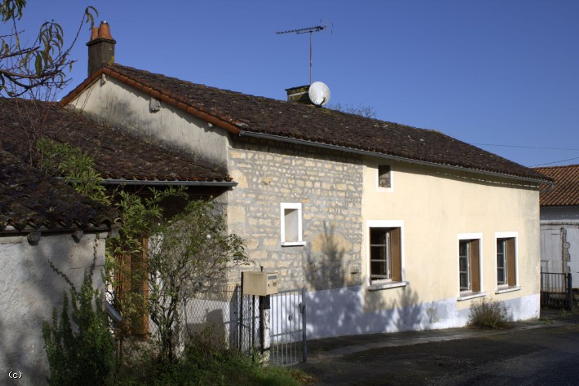 casa no Civray, Nouvelle-Aquitaine 12479495