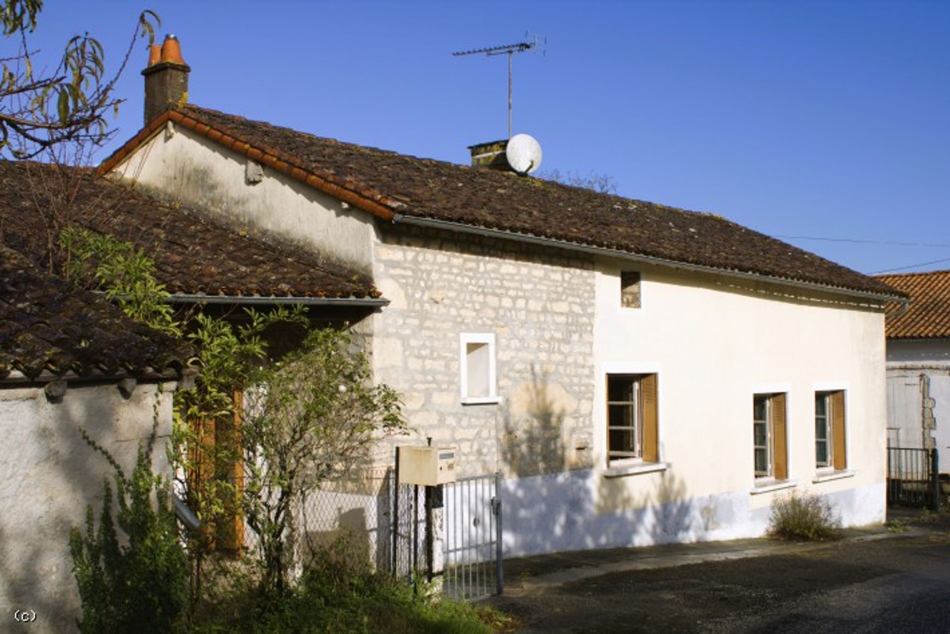 Talo sisään Civray, Nouvelle-Aquitaine 12479495