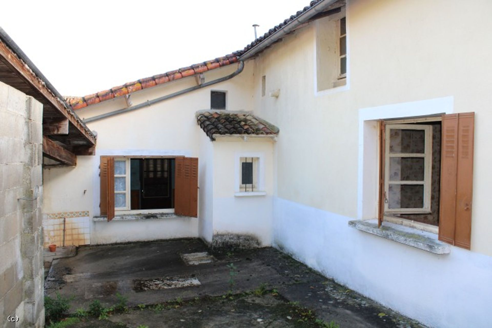 Rumah di Civray, Nouvelle-Aquitaine 12479495