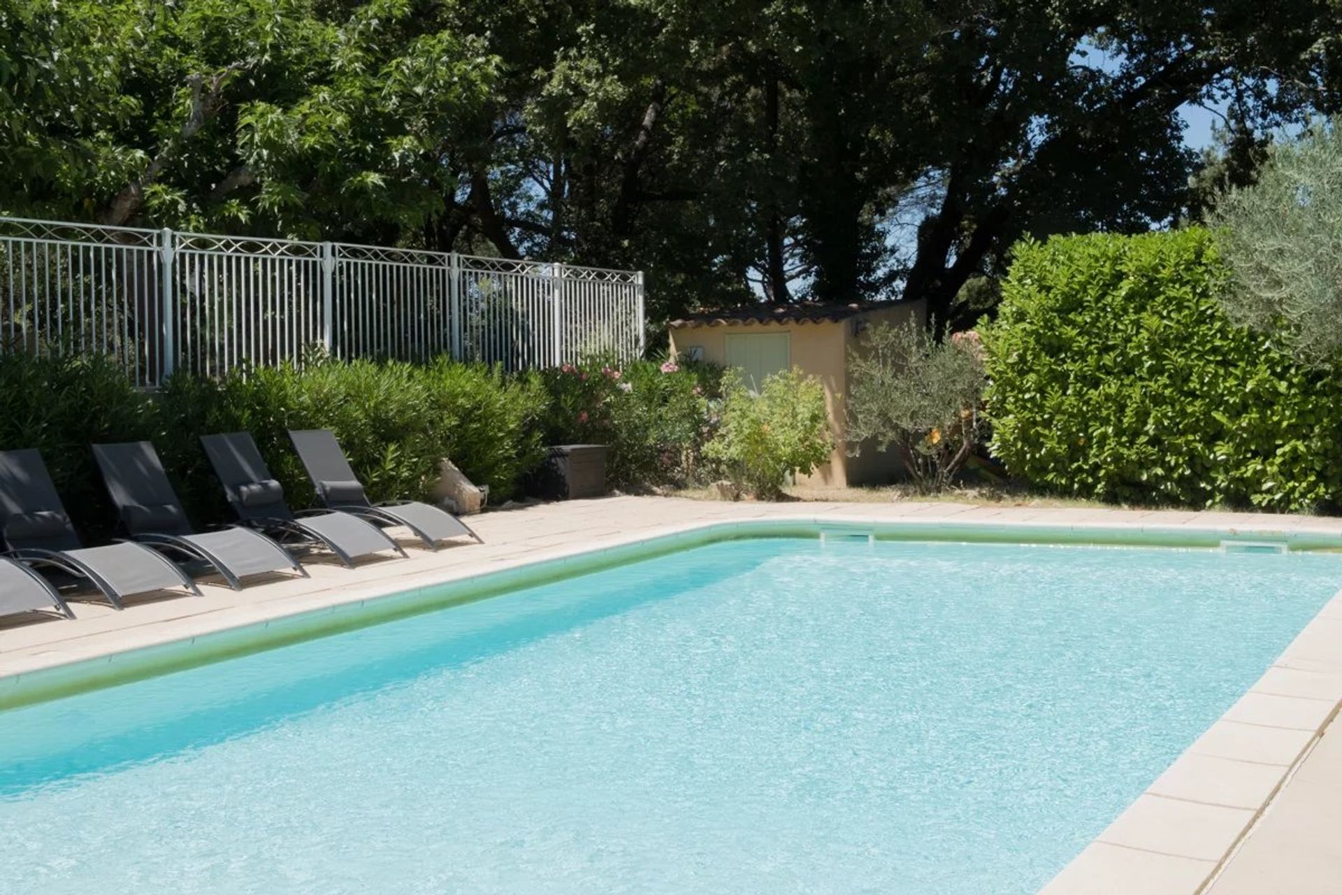 Talo sisään Apt, Provence-Alpes-Cote d'Azur 12480763