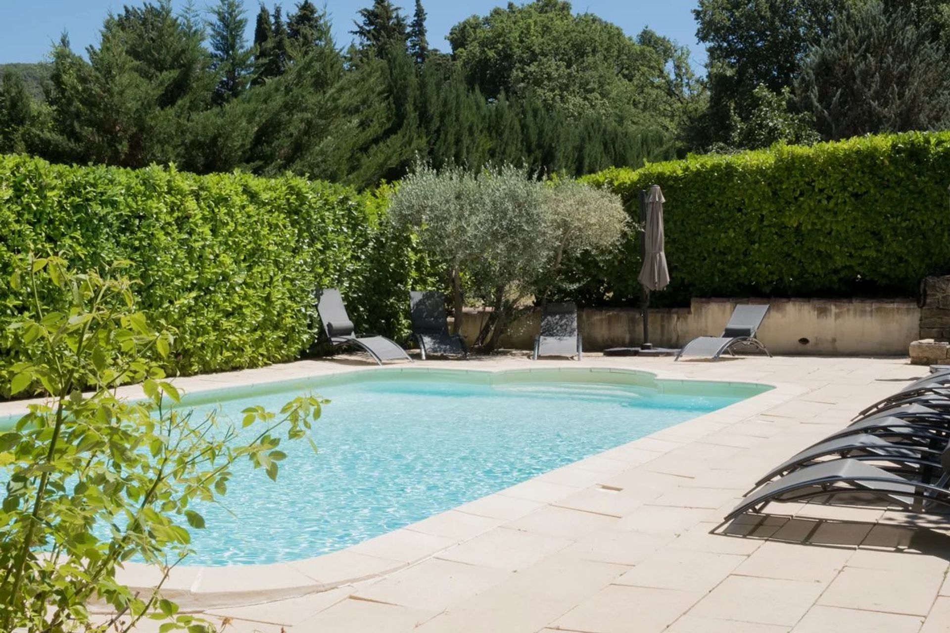 Talo sisään Apt, Provence-Alpes-Cote d'Azur 12480763