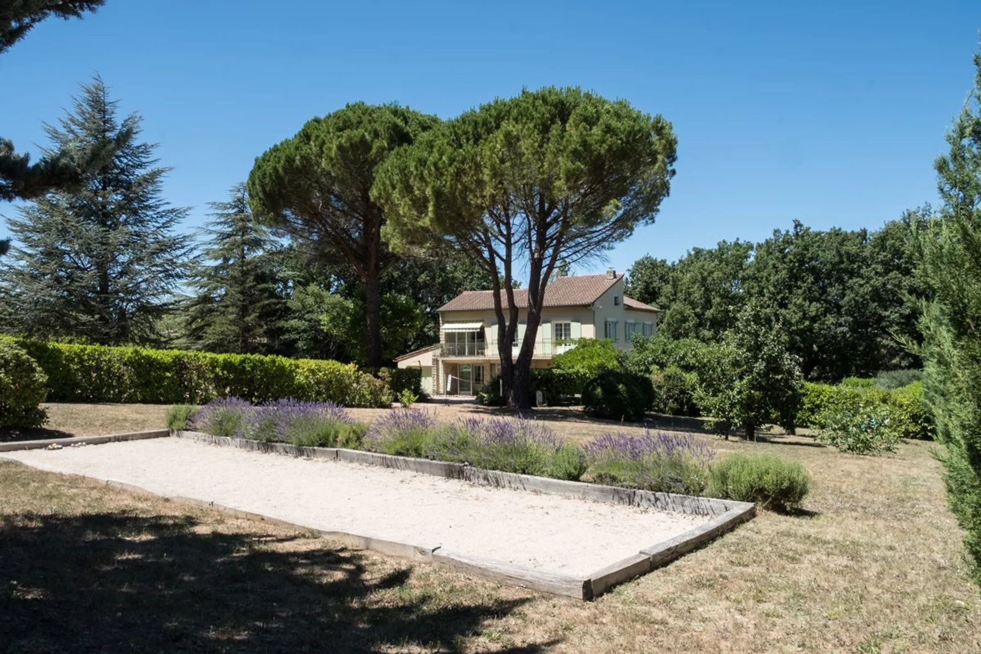 Talo sisään Apt, Provence-Alpes-Cote d'Azur 12480763