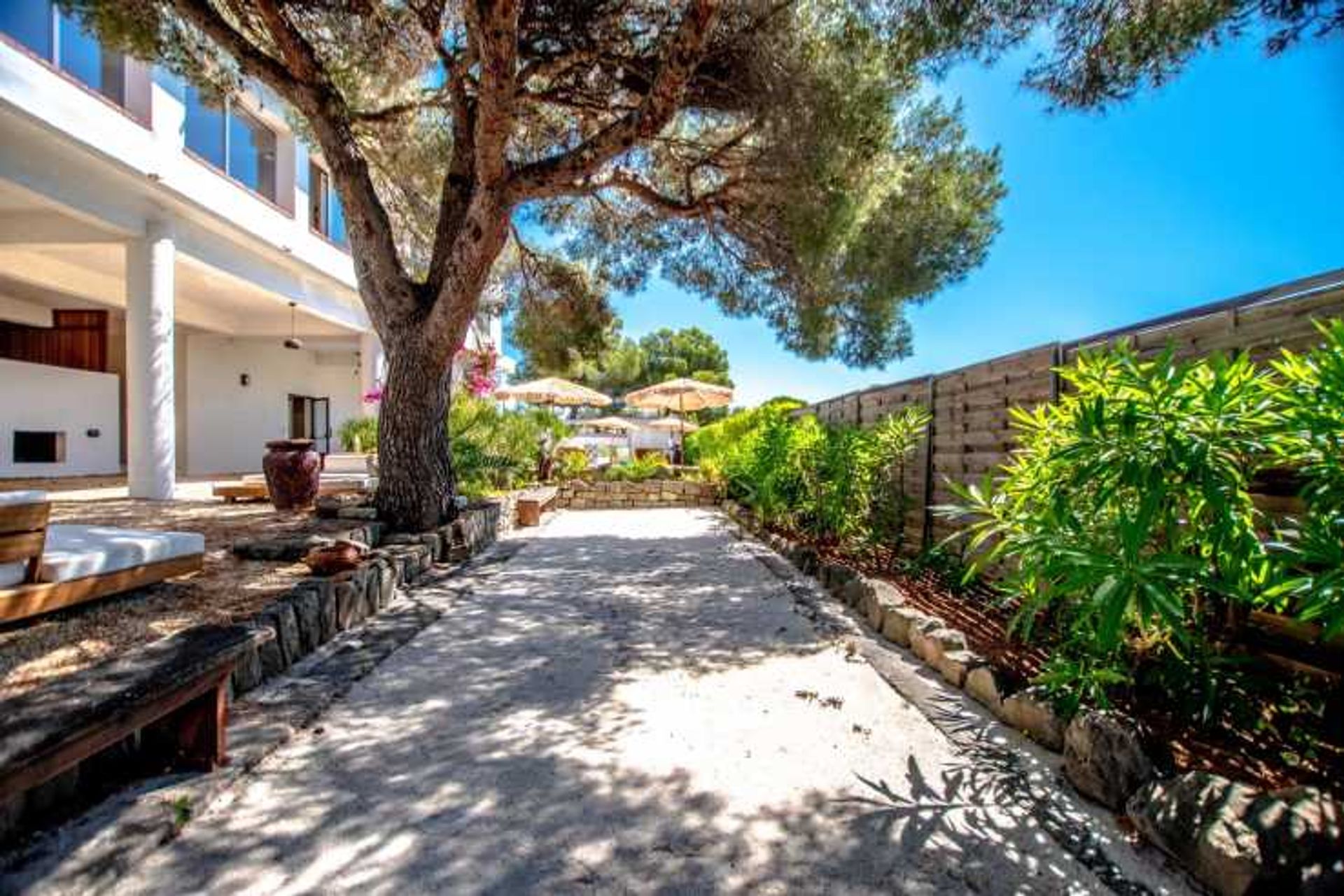 Hus i Roquebrune-sur-Argens, Provence-Alpes-Cote d'Azur 12480978