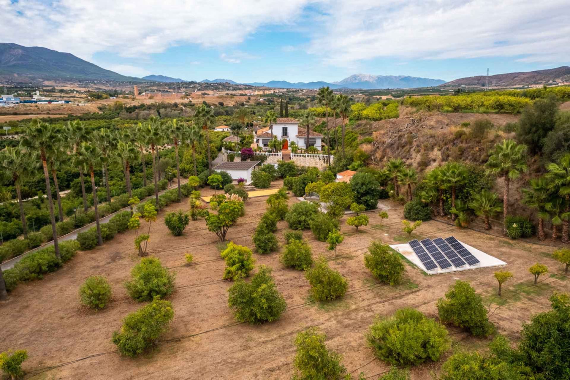 Rumah di Alhaurín de la Torre, Andalusia 12482764