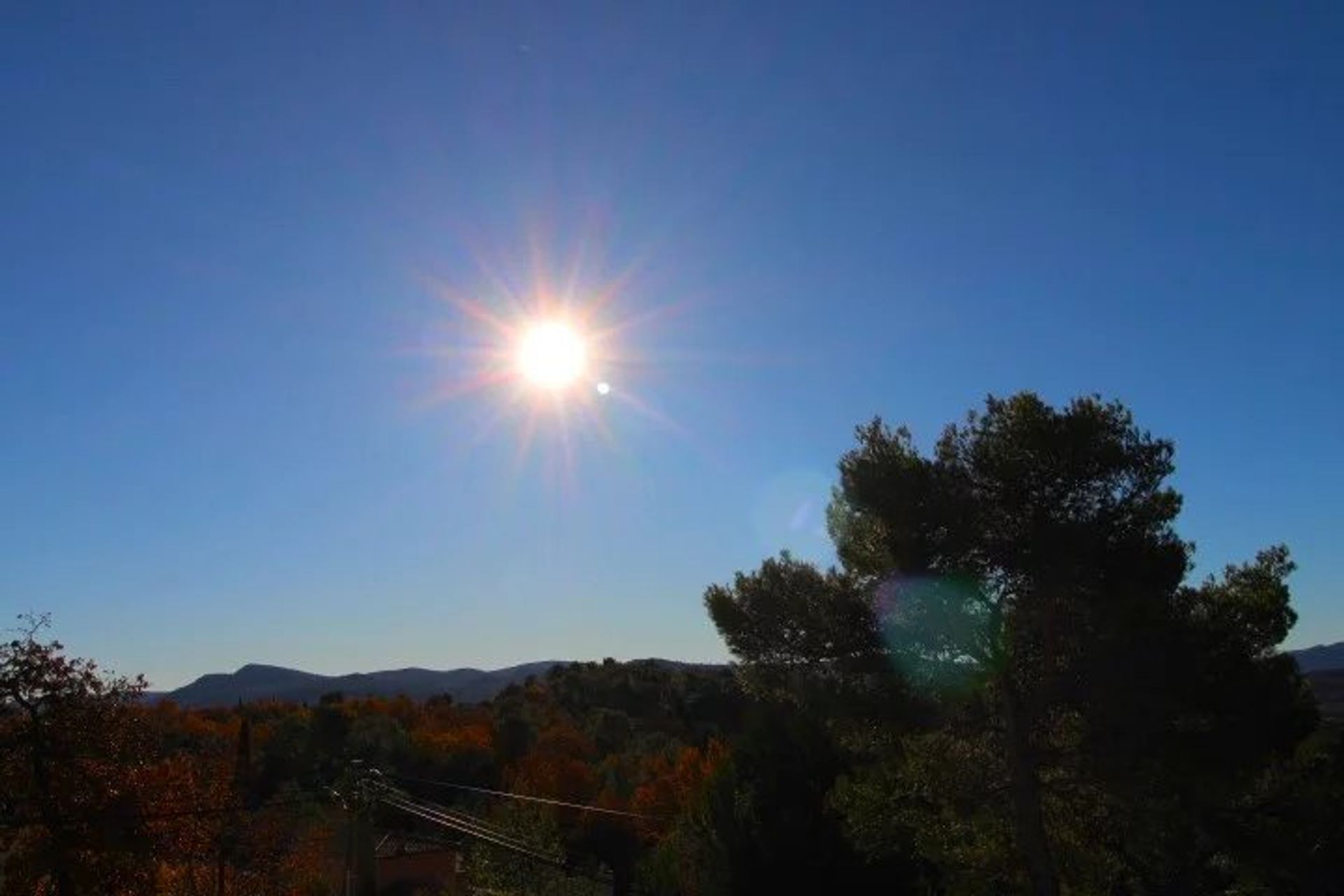 σπίτι σε La Roquebrussanne, Provence-Alpes-Cote d'Azur 12485303