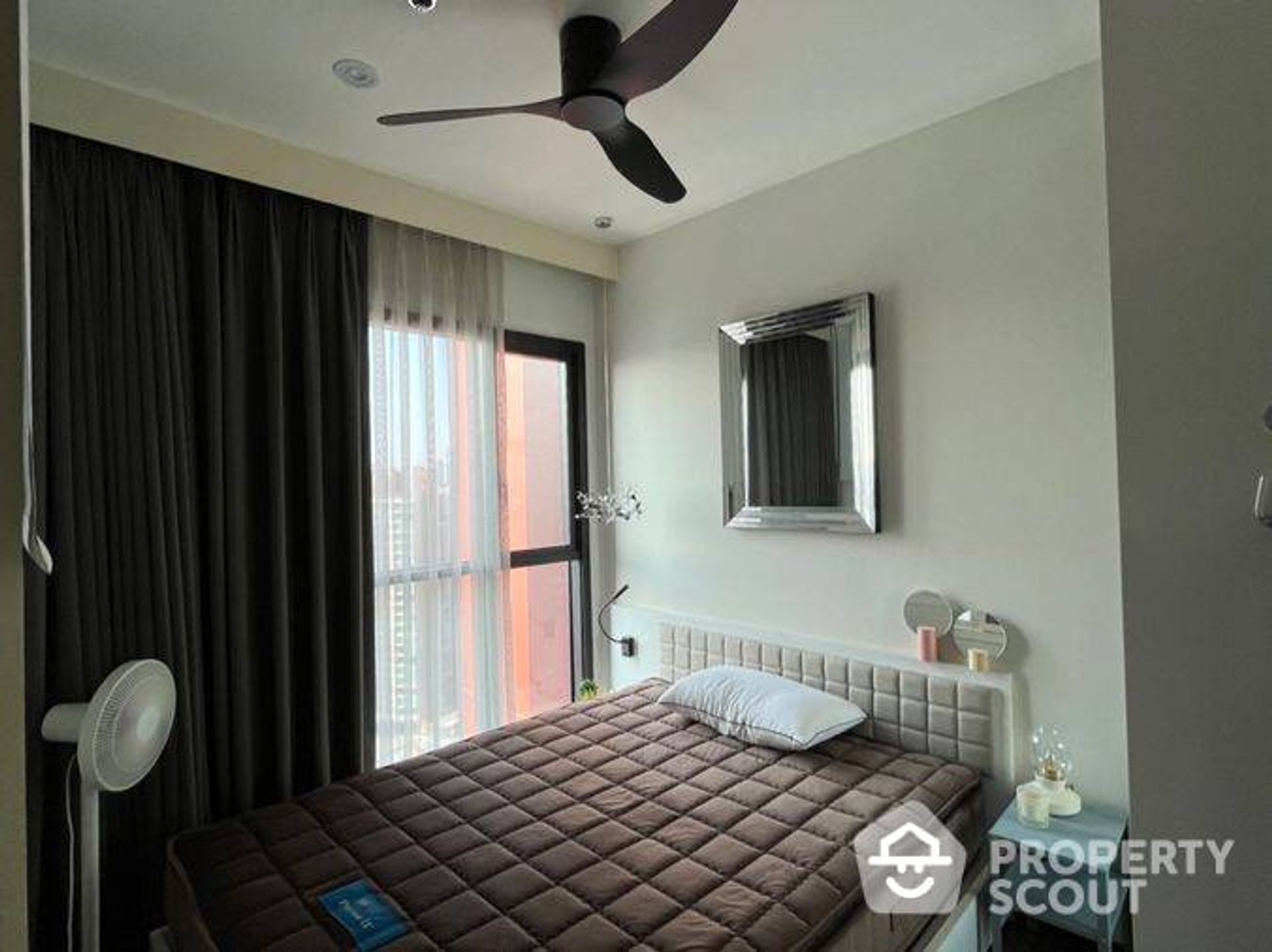 Condominium in Phra Khanong, Krung Thep Maha Nakhon 12486161