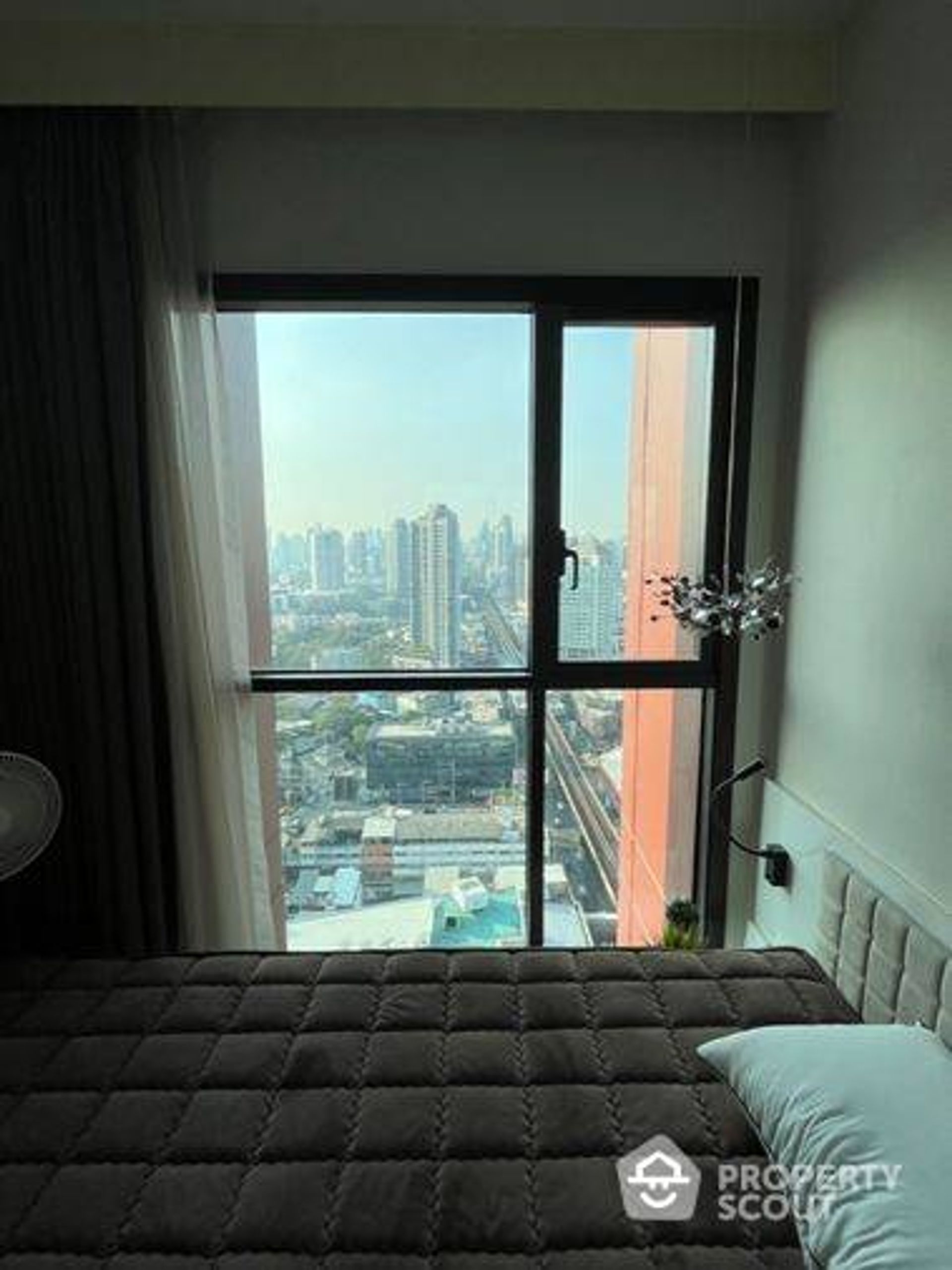 Condominium in Phra Khanong, Krung Thep Maha Nakhon 12486161