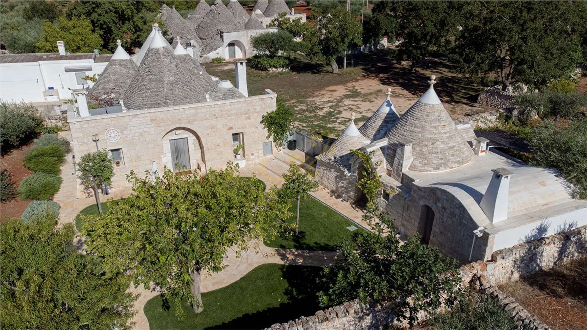 Maa sisään Cisternino, Puglia 12486807