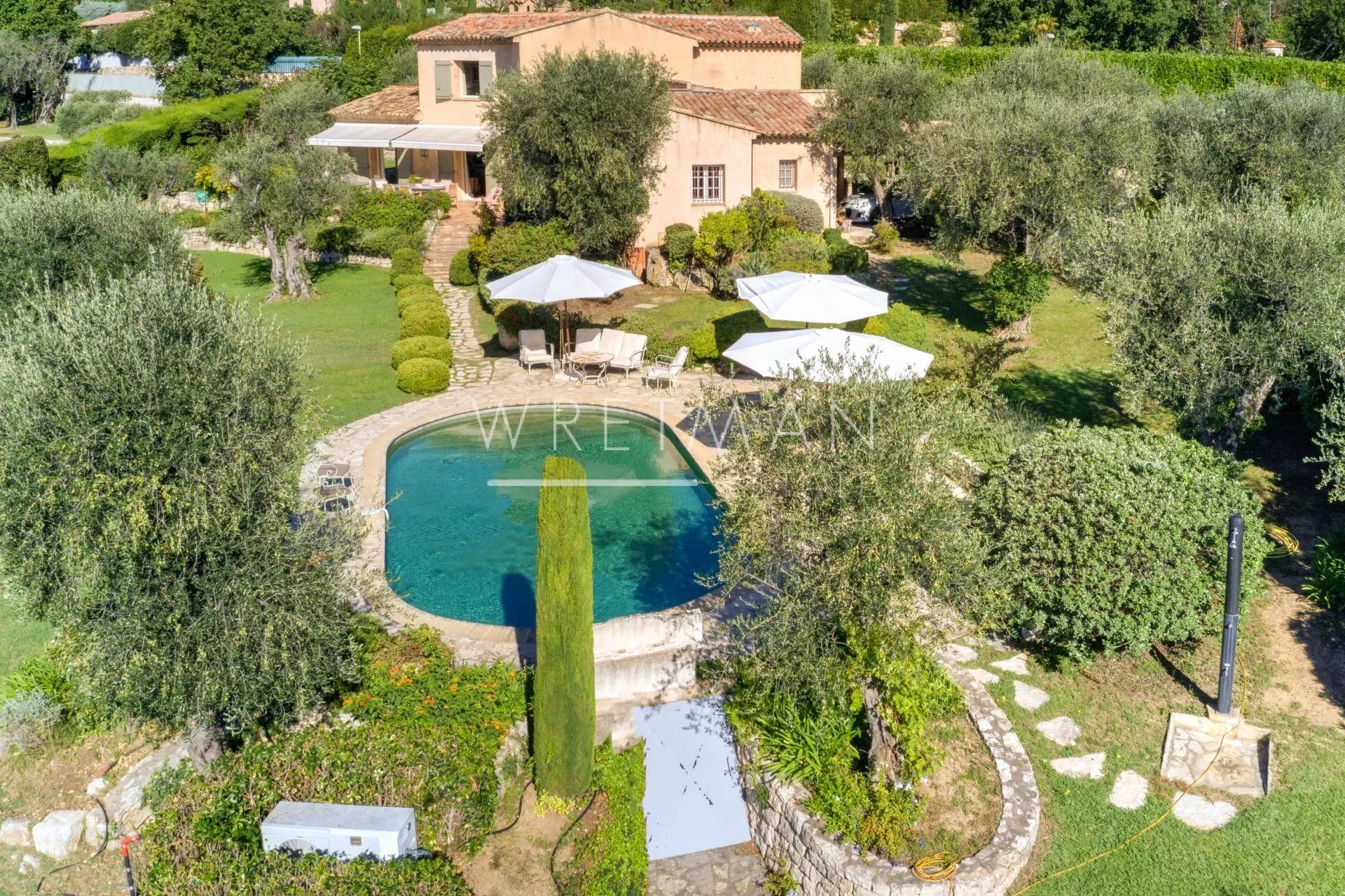 Casa nel Châteauneuf-Grasse, Alpes-Maritimes 12488540