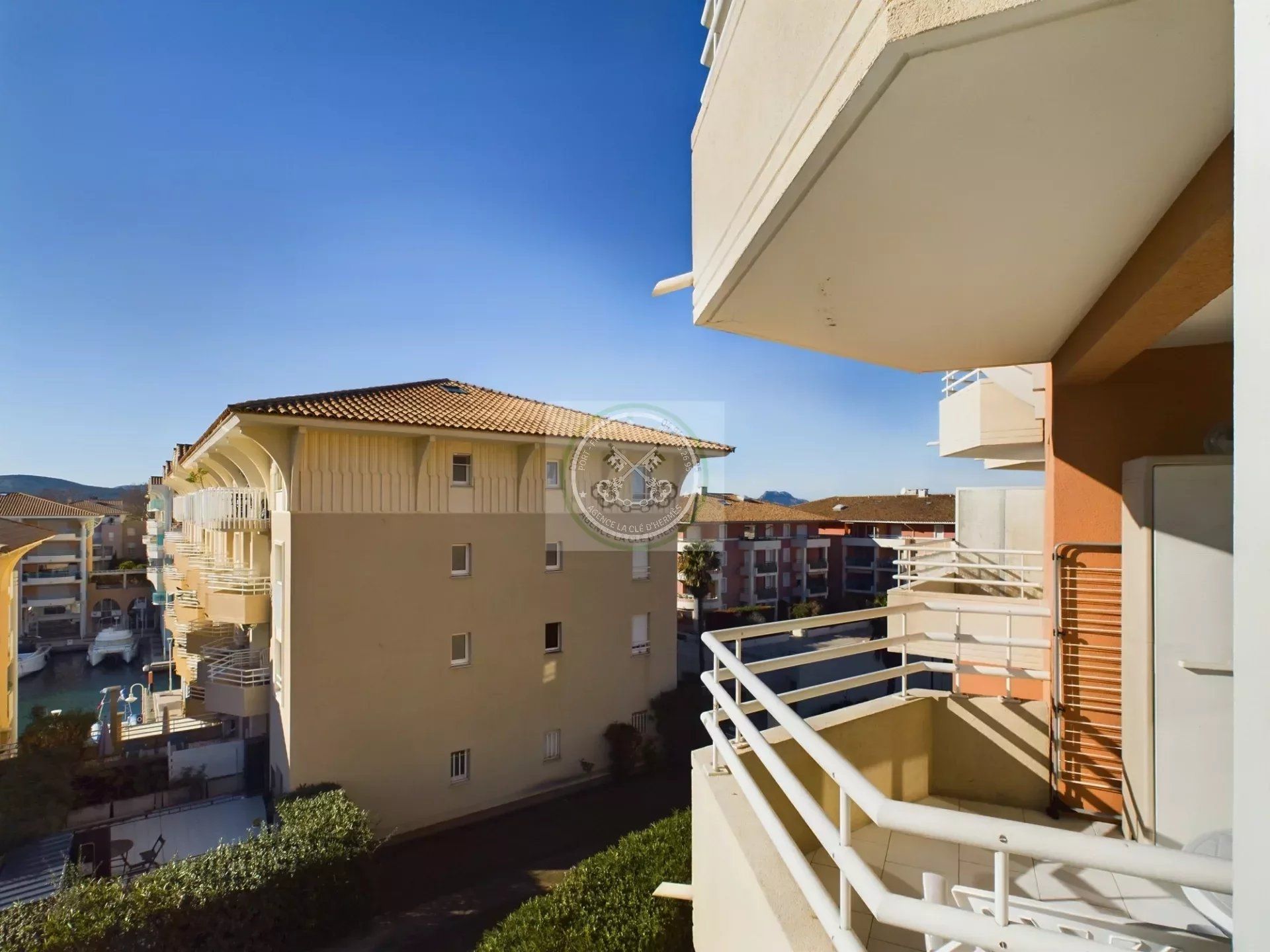 Condominium in Fréjus, Var 12488667