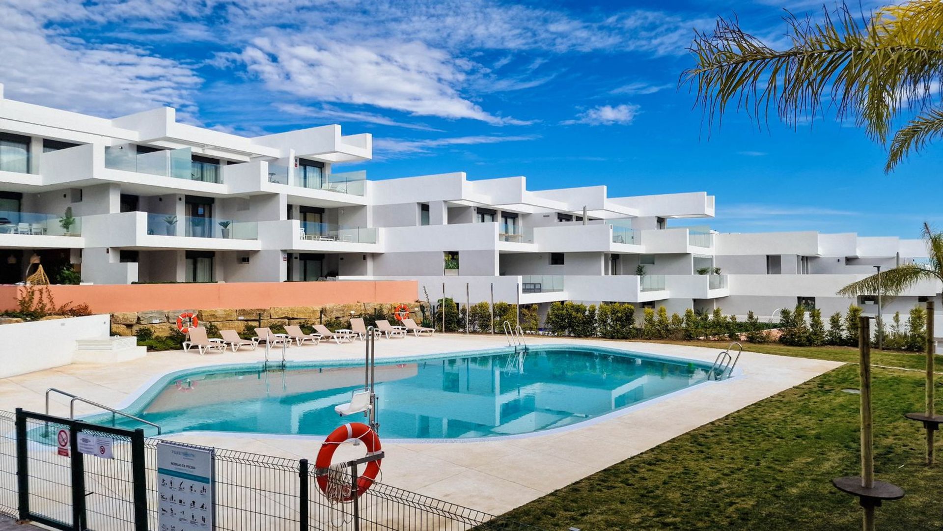 Condominium in Manilva, Andalucía 12490148