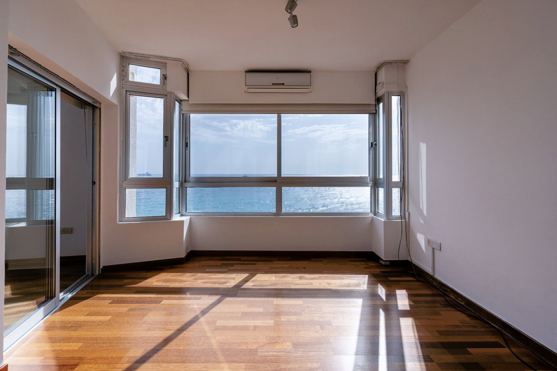 Kantor di Limassol, Limassol 12491508