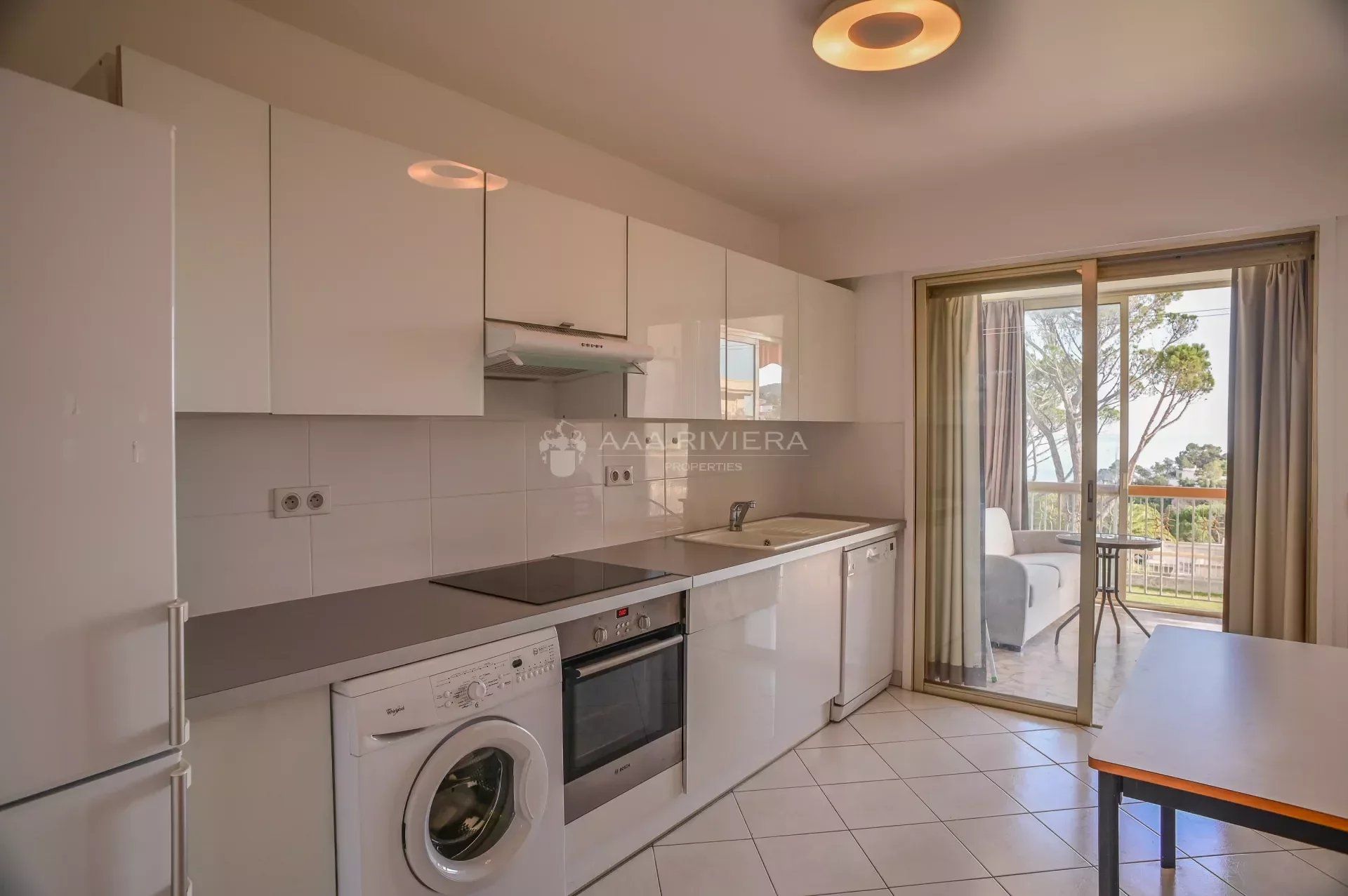 Квартира в Mandelieu-la-Napoule, Alpes-Maritimes 12493542