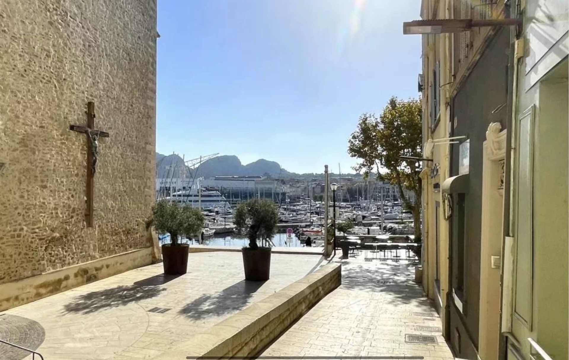 Condominium in La Ciotat, Provence-Alpes-Côte d'Azur 12493567