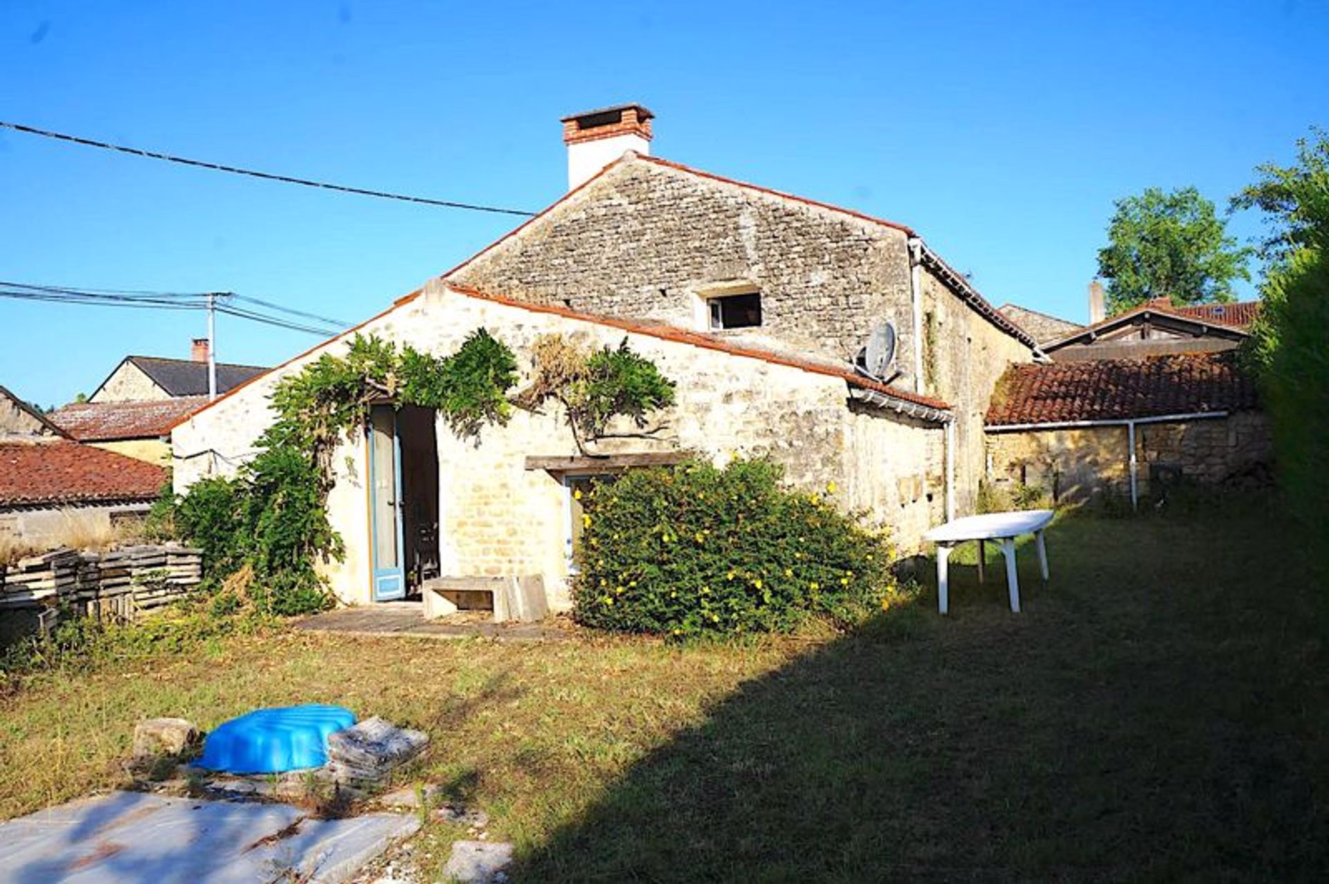 casa no Foussais-Payré, Pays de la Loire 12498977