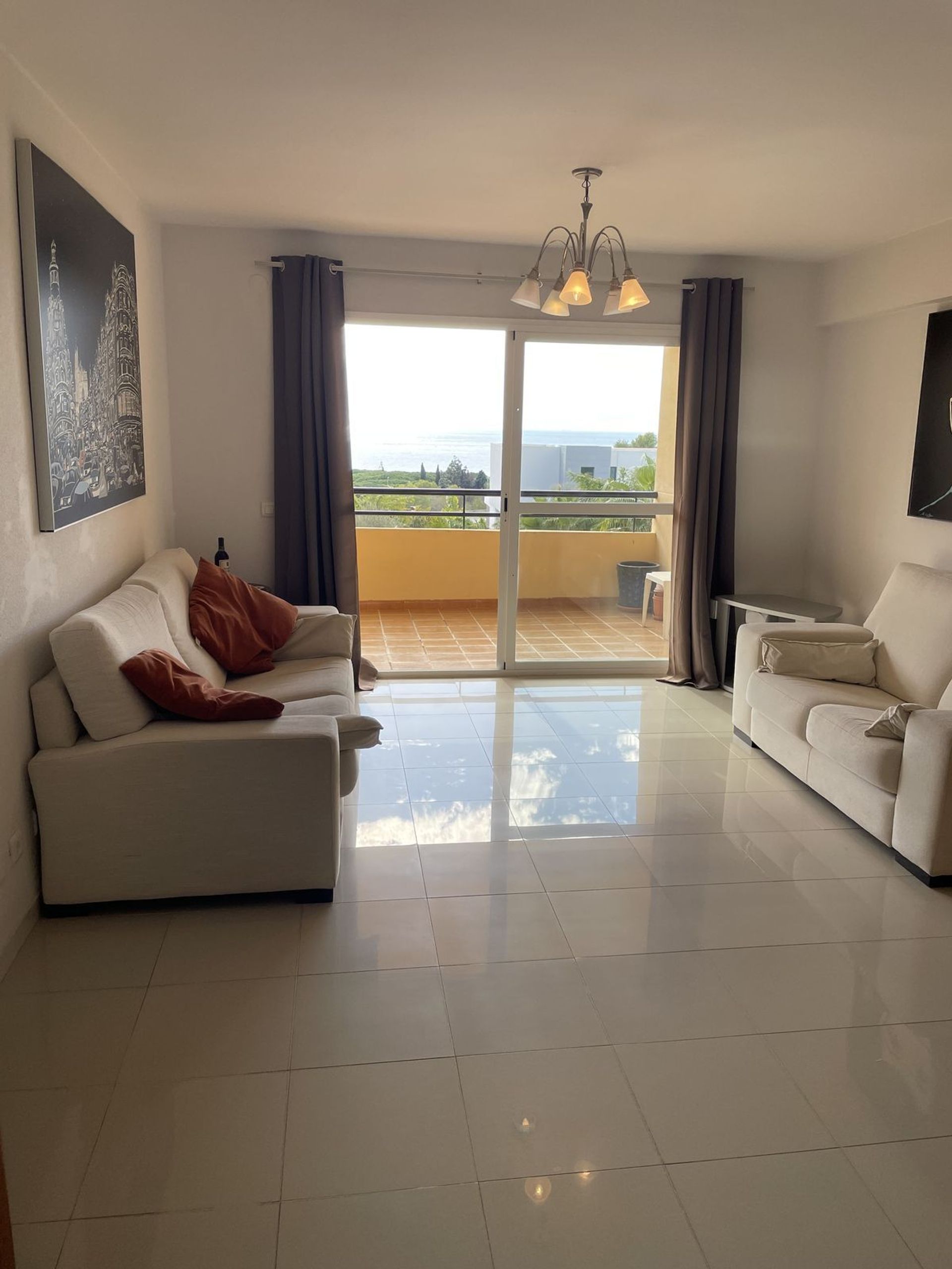 Condominium in Marbella, Andalucía 12506551