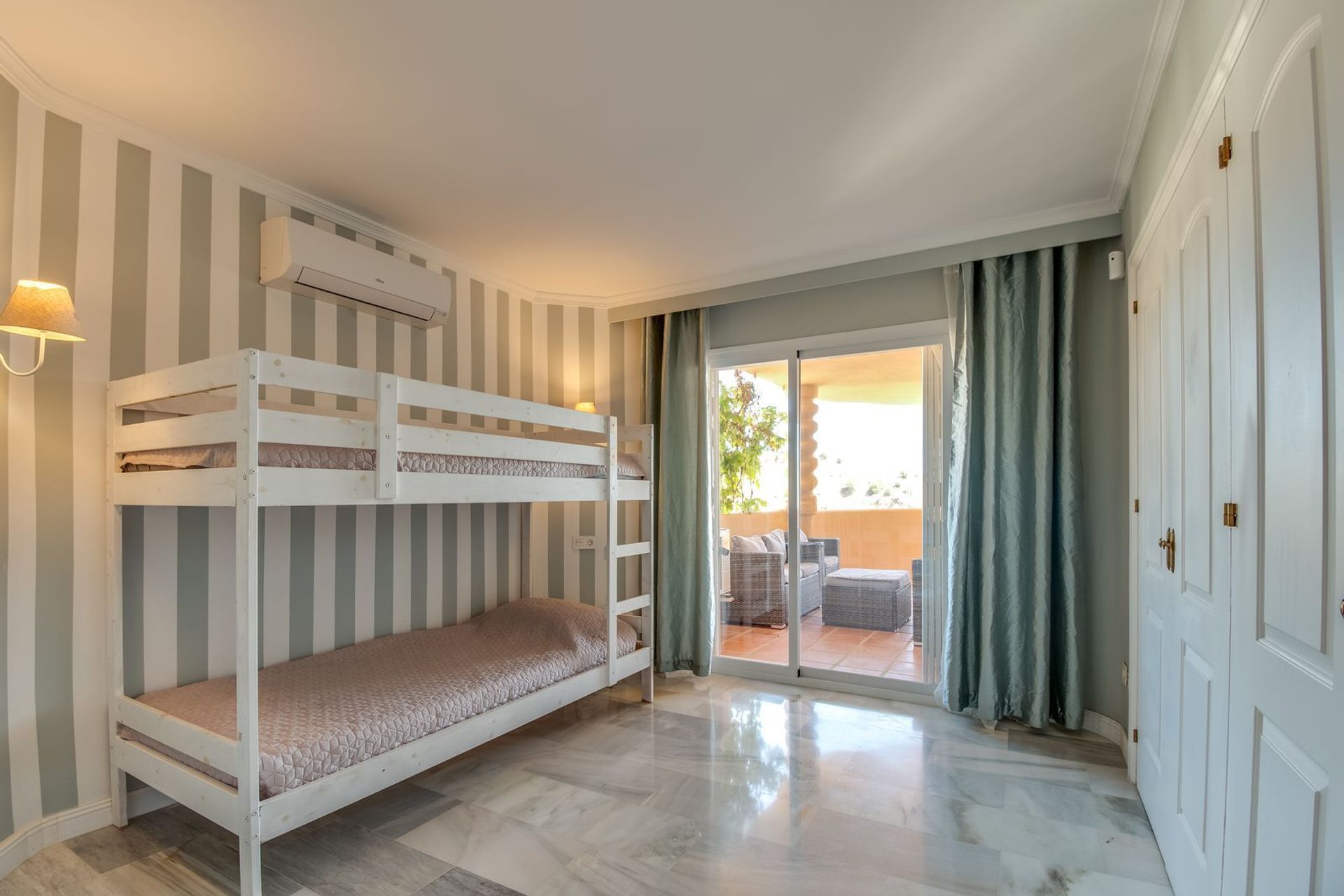 Condominium in Marbella, Andalucía 12506555