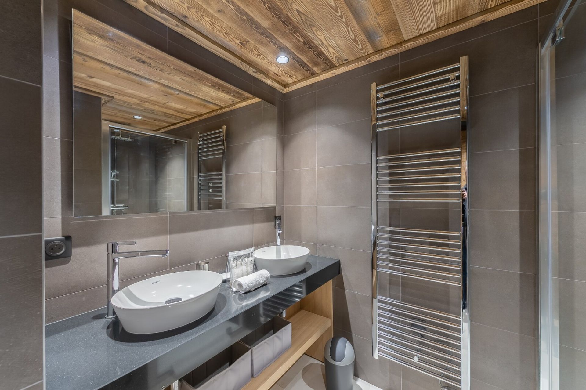 Condominium in Courchevel, Auvergne-Rhône-Alpes 12507702