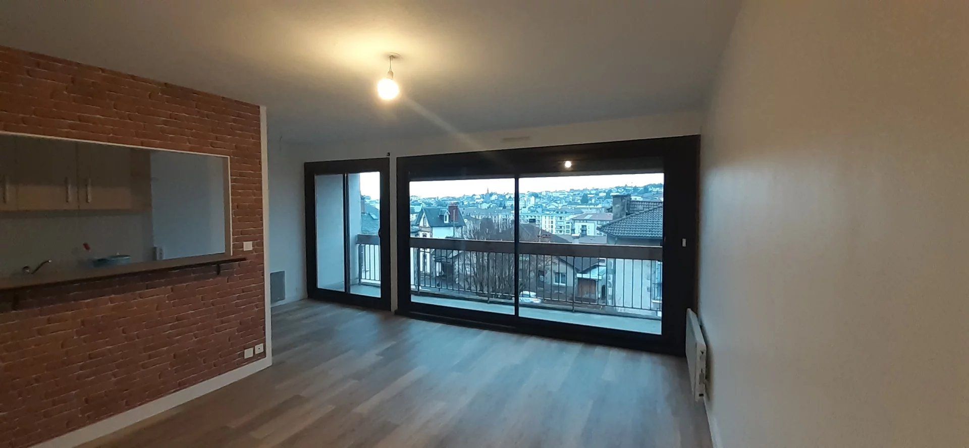 Condominium in Aurillac, Auvergne-Rhone-Alpes 12508898