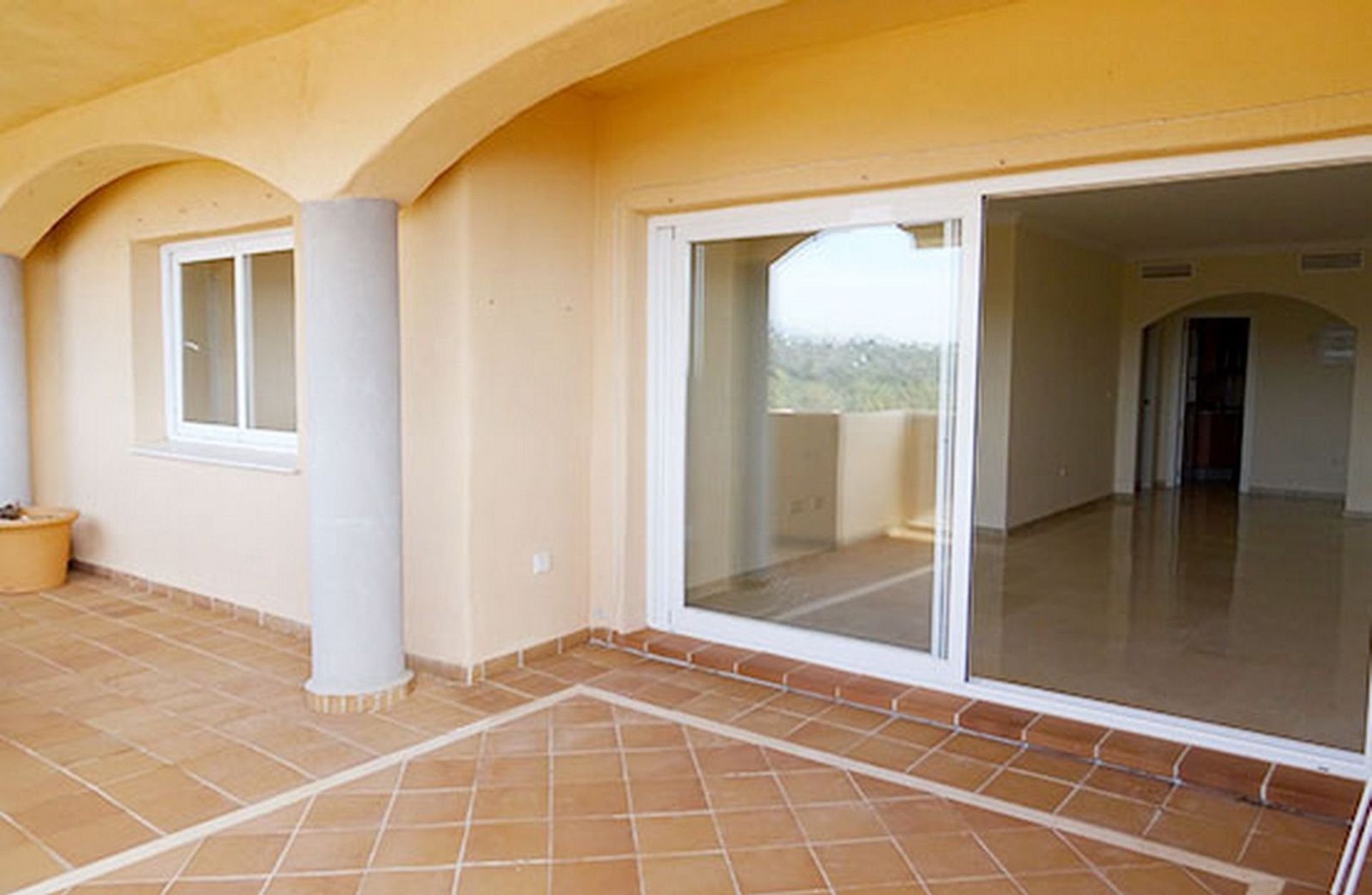 Condominium in Marbella, Andalucía 12510739