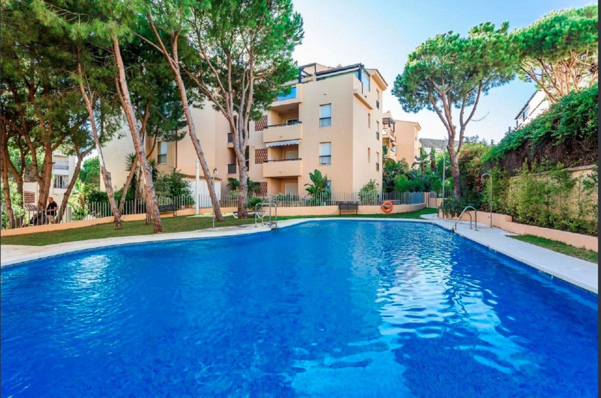 Condominium in Marbella, Andalusië 12510748