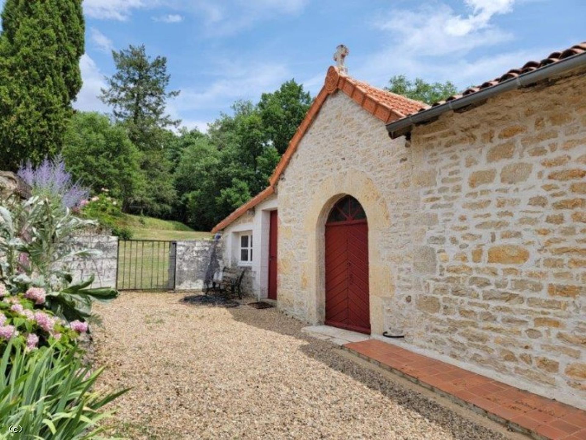 casa en Nanteuil-en-Vallée, Nouvelle-Aquitaine 12511847