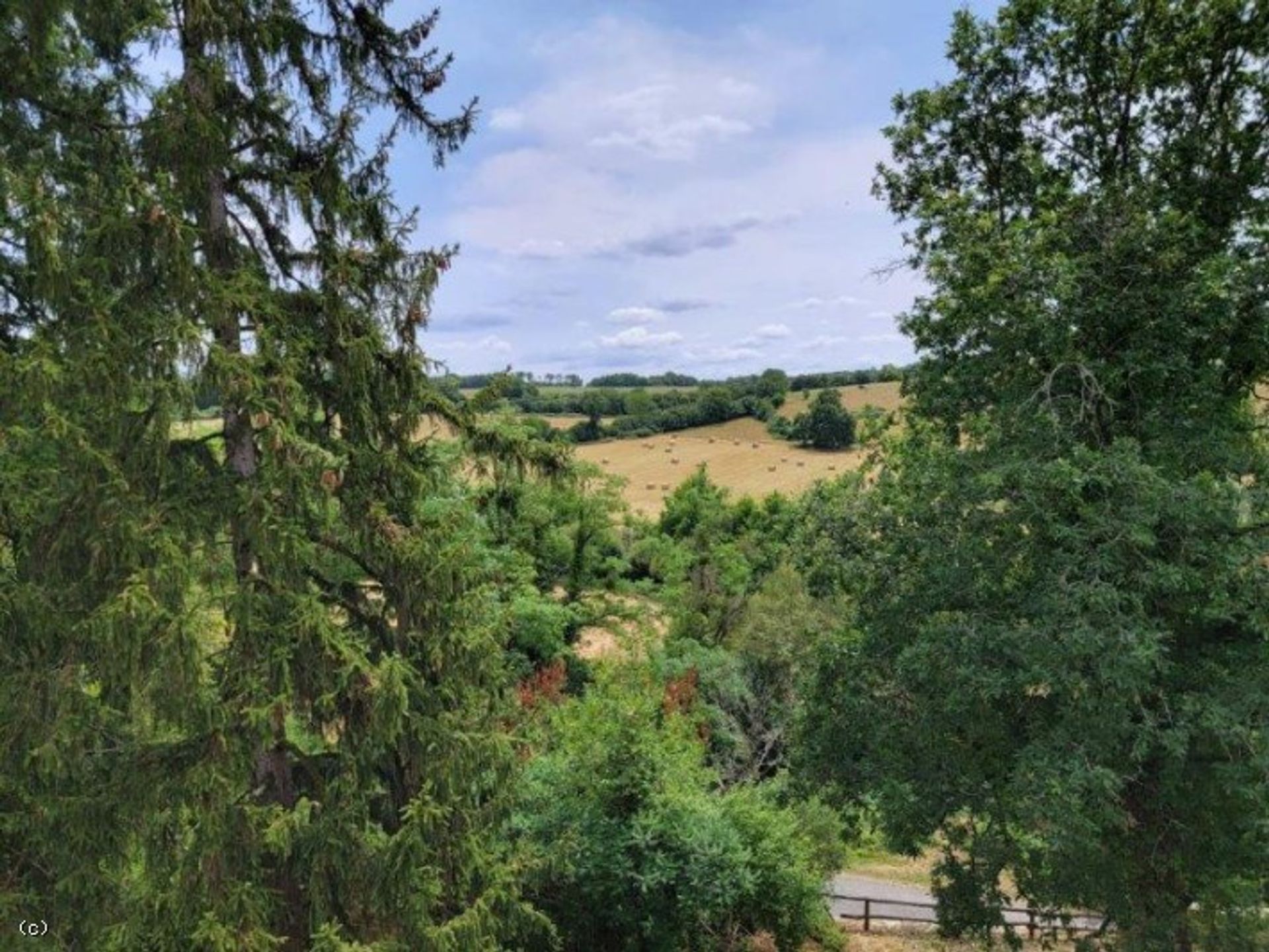 casa en Nanteuil-en-Vallée, Nouvelle-Aquitaine 12511847