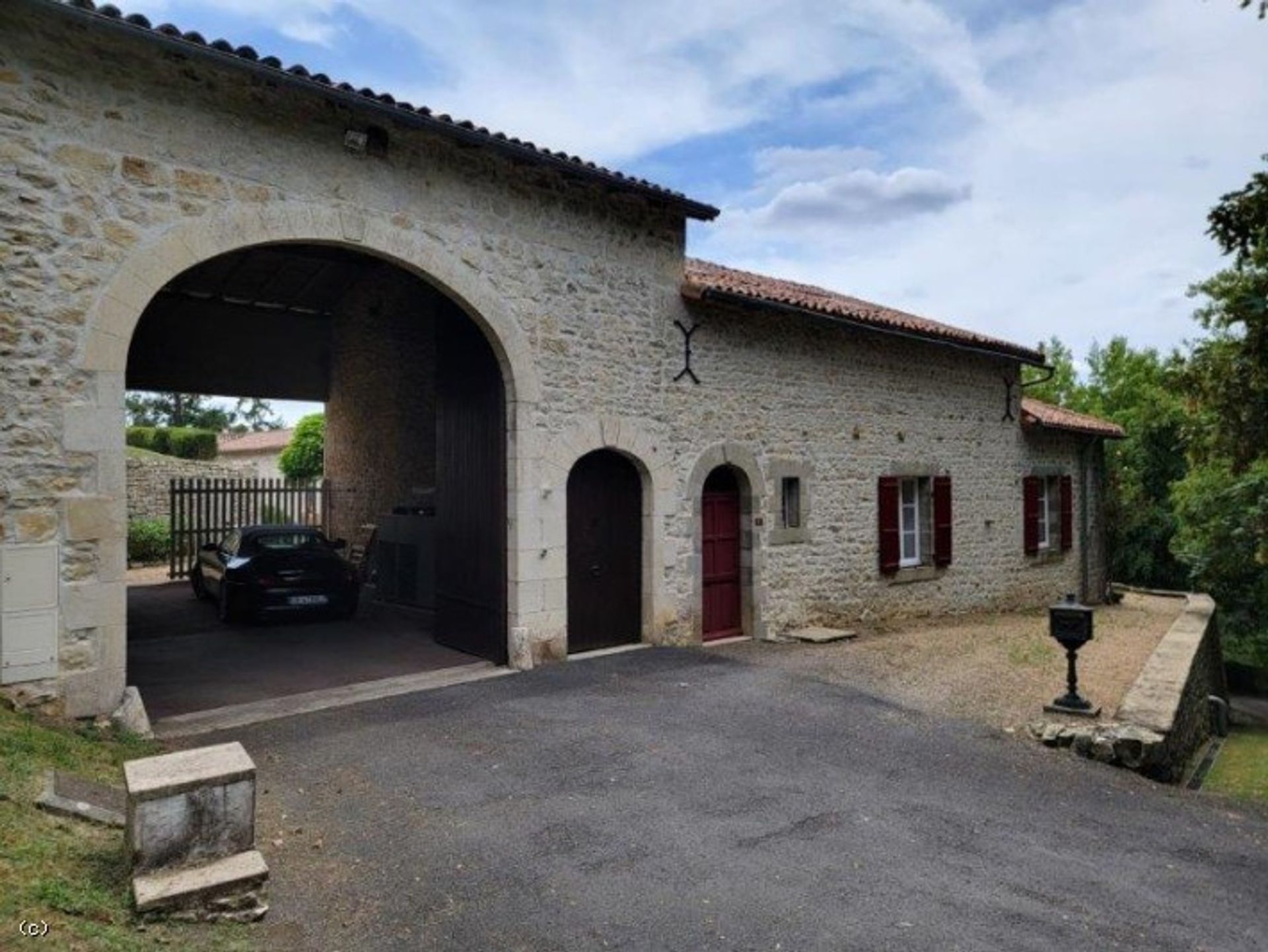 casa en Nanteuil-en-Vallée, Nouvelle-Aquitaine 12511847