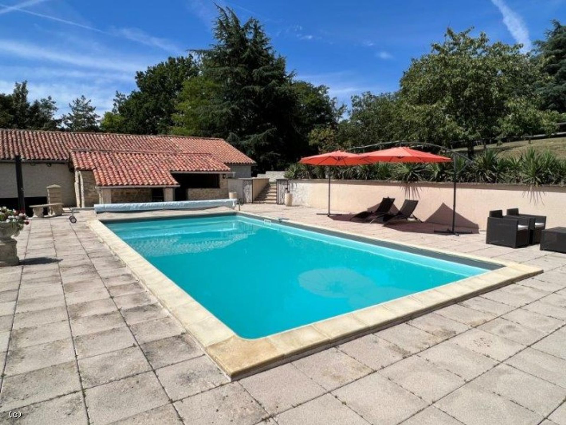 casa en Nanteuil-en-Vallée, Nouvelle-Aquitaine 12511847