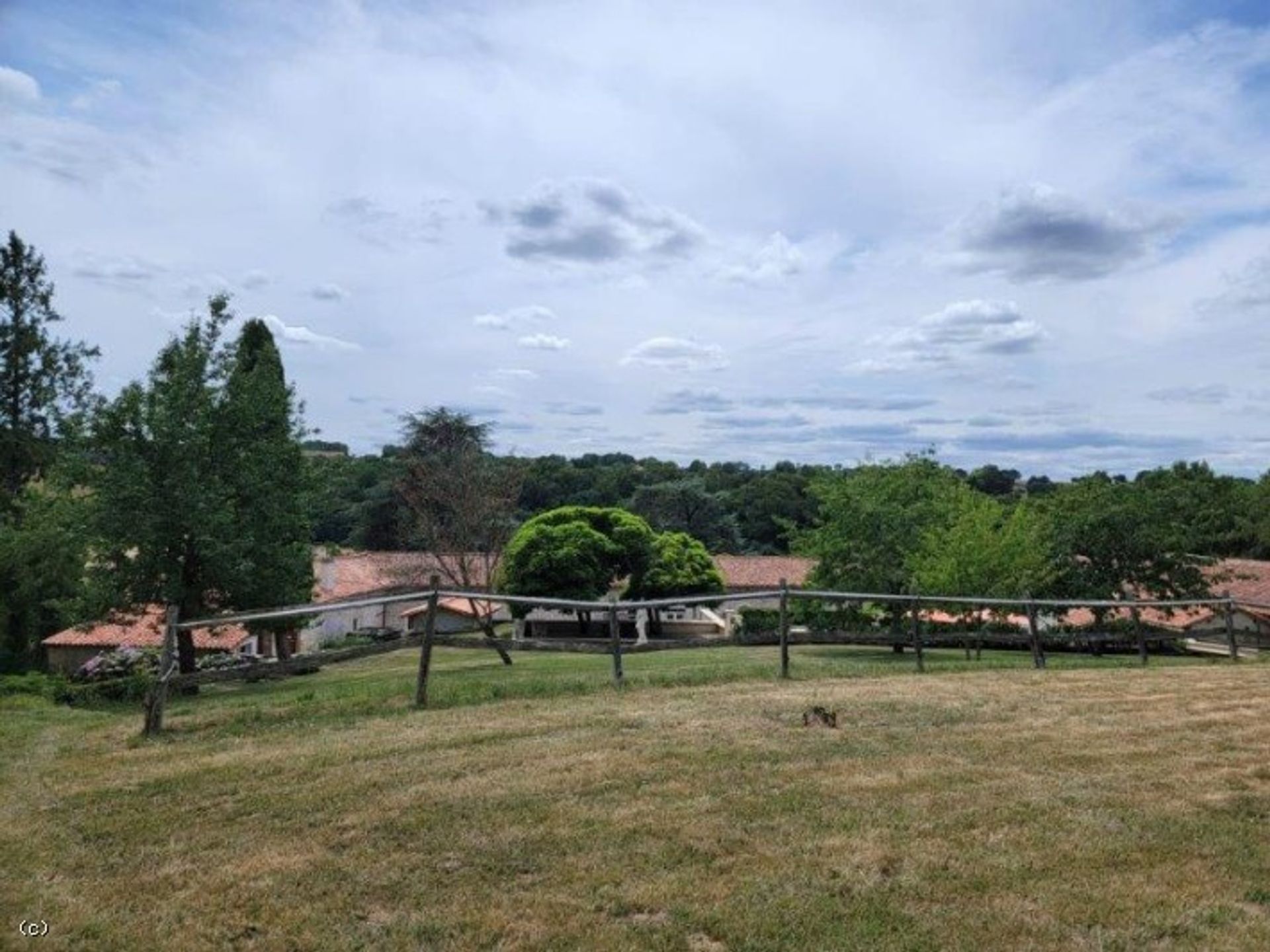 casa en Nanteuil-en-Vallée, Nouvelle-Aquitaine 12511847