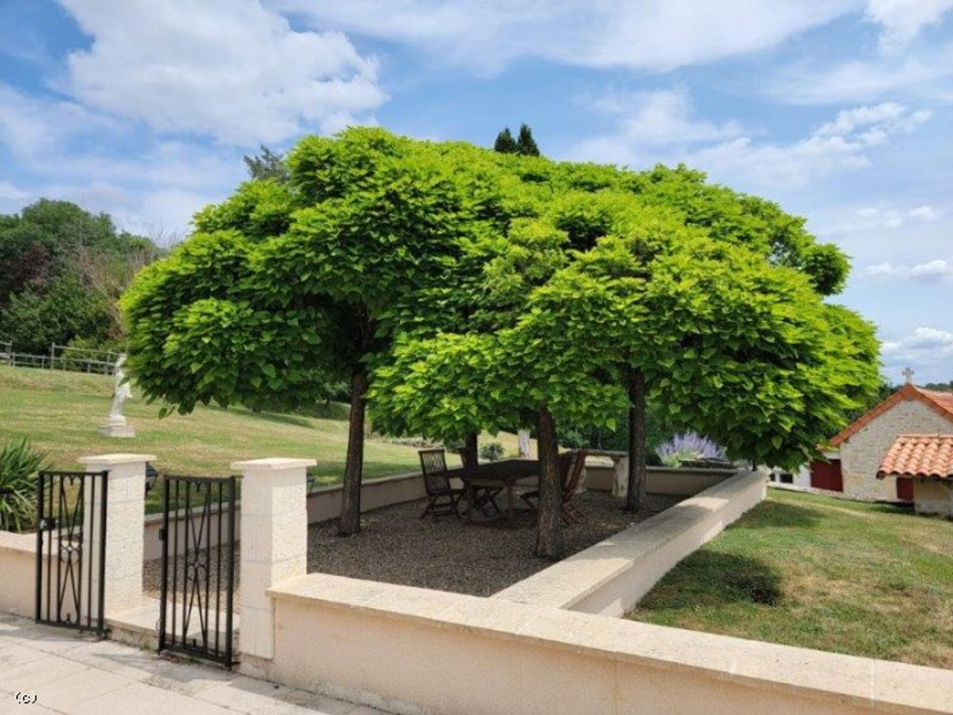 casa en Nanteuil-en-Vallée, Nouvelle-Aquitaine 12511847