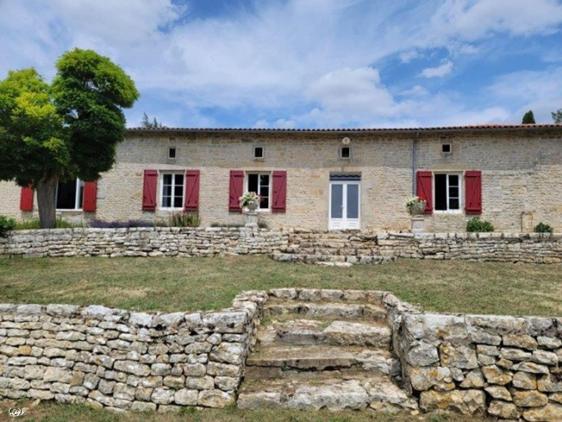 casa en Nanteuil-en-Vallée, Nouvelle-Aquitaine 12511847