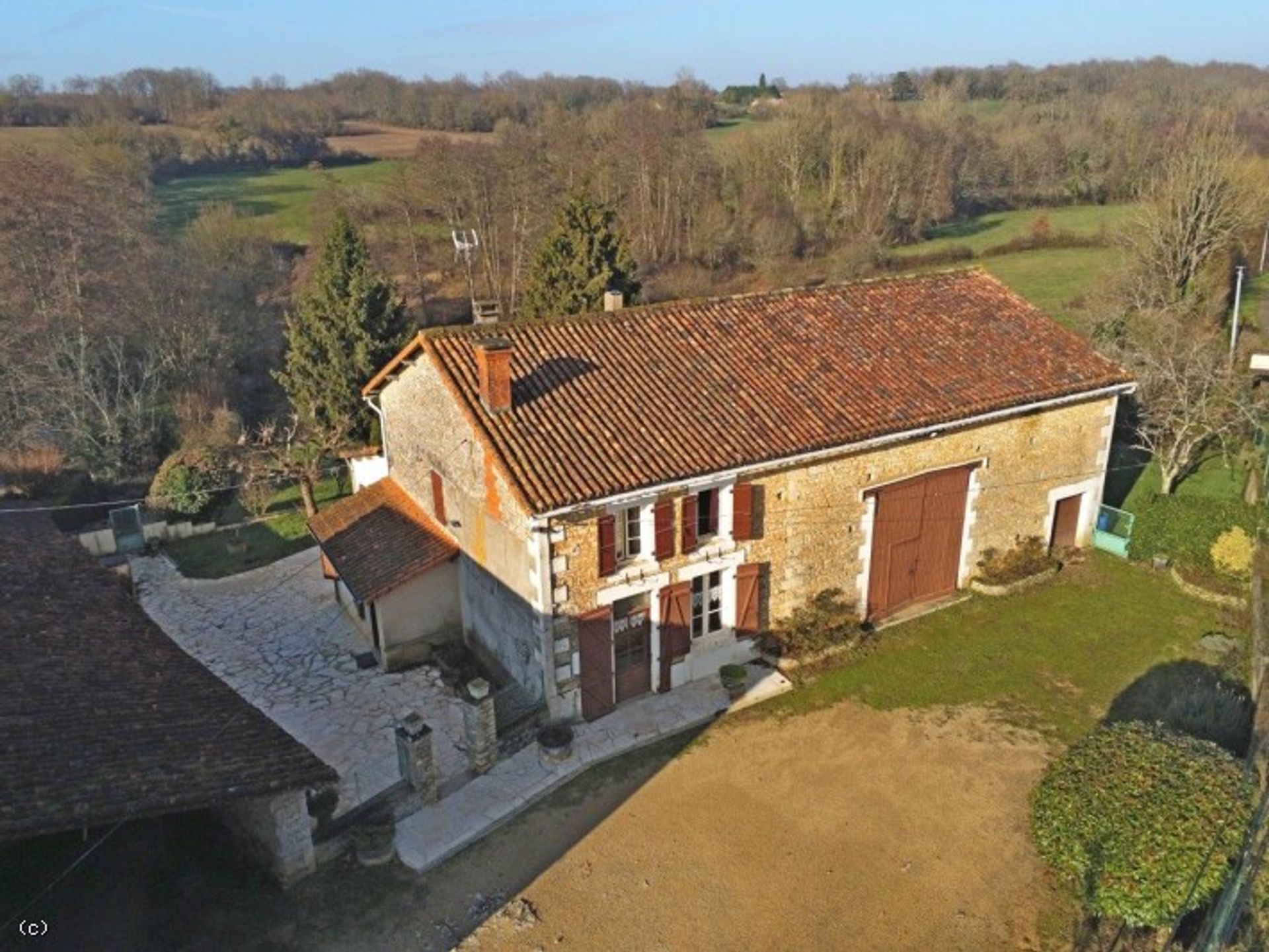 Hus i Aunac, Nouvelle-Aquitaine 12511915