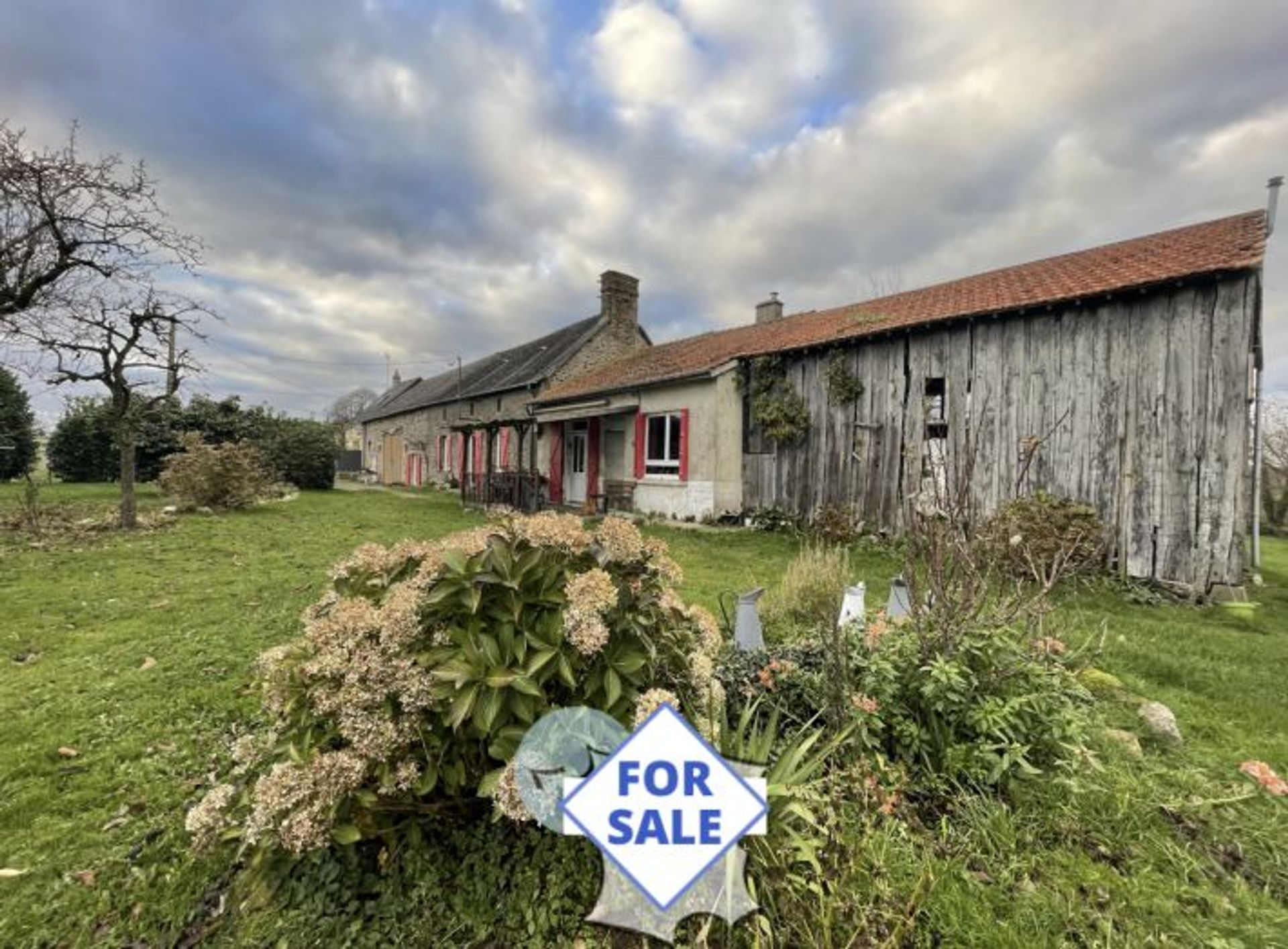 Huis in Châtillon-sur-Colmont, Pays de la Loire 12511934