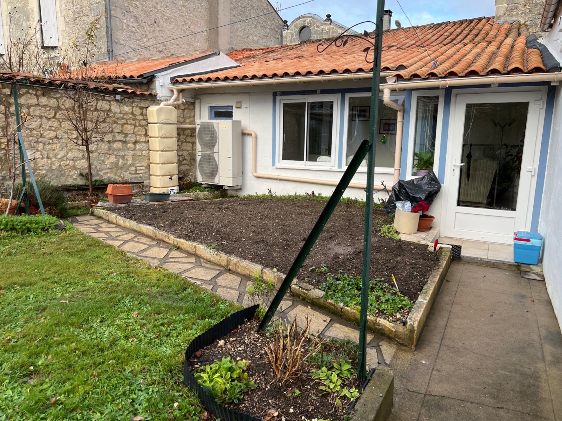 House in Saint-Jean-d'Angely, Nouvelle-Aquitaine 12511938