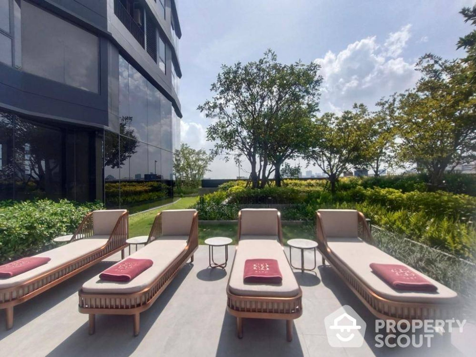 Condominium in Ban Bang Kraboeang, Samut Prakan 12514432