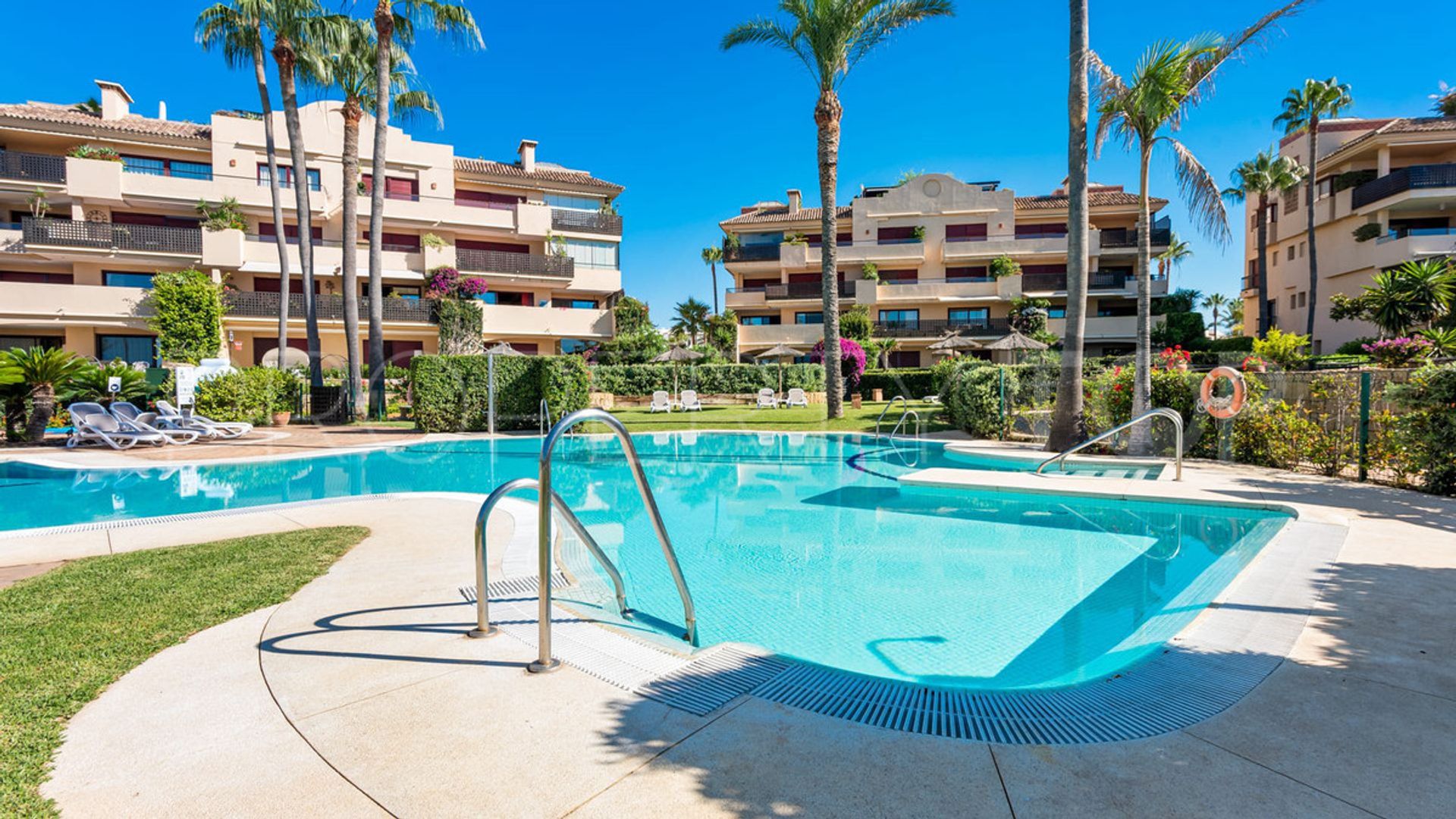 Kondominium dalam Estepona, Andalusia 12516730