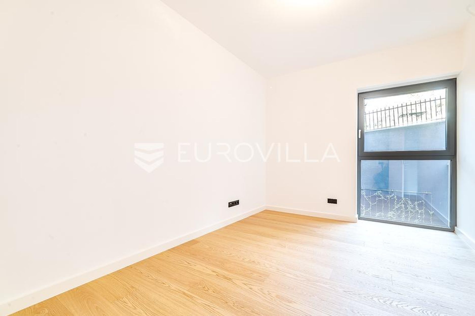 Condominio en Zagreb, Zagreb, Graduado 12518479