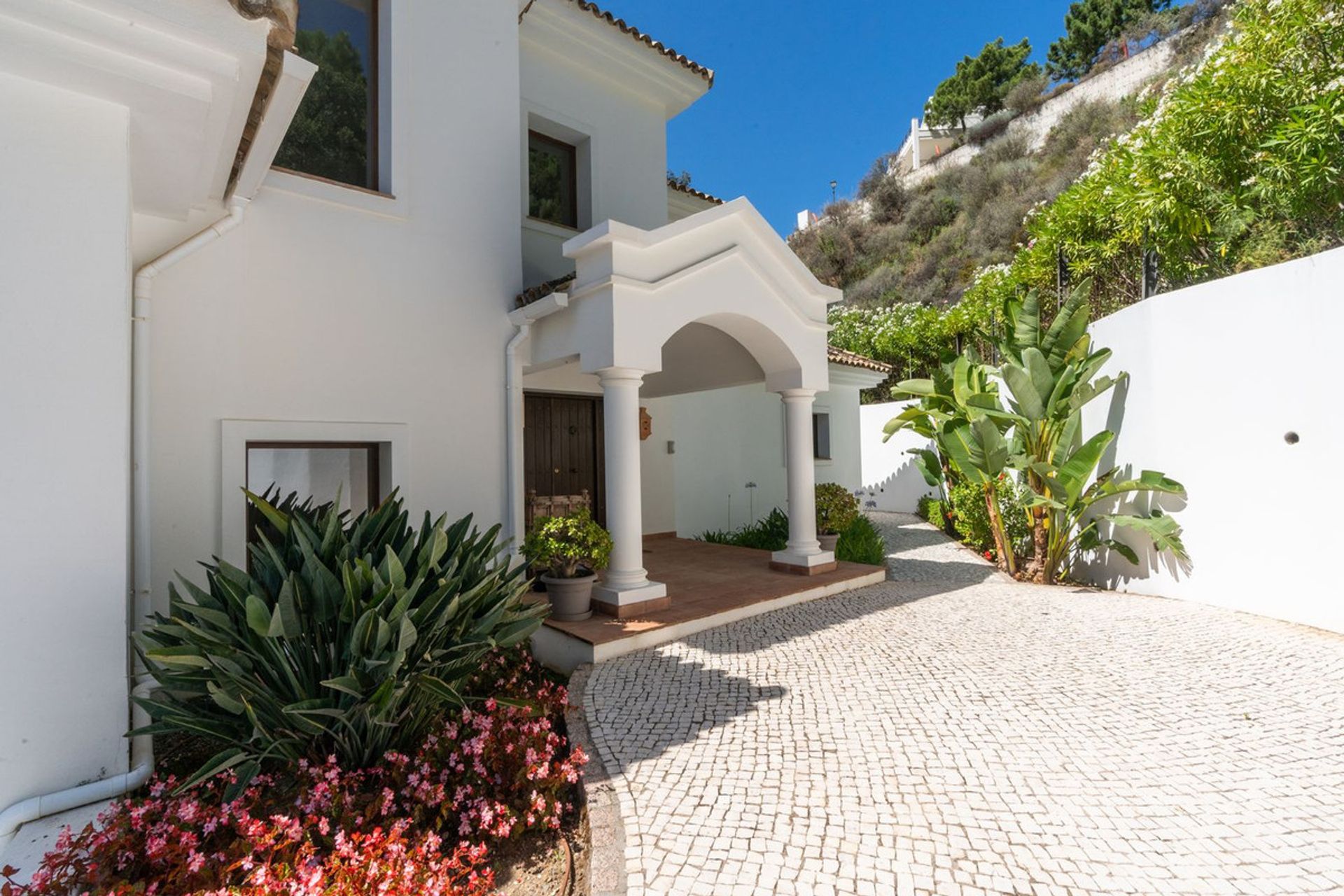 House in Benahavís, Andalusia 12518999