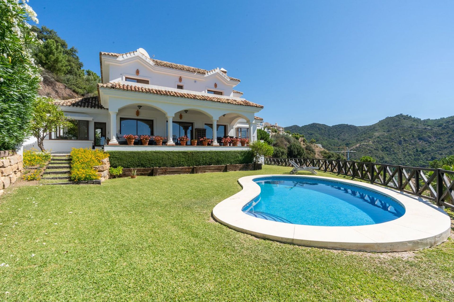 House in Benahavís, Andalusia 12518999