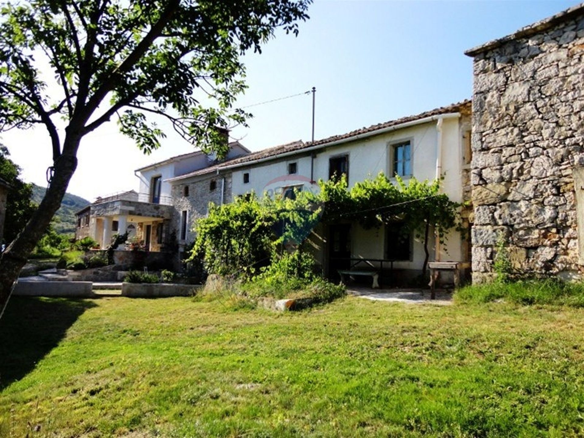 casa en Roč, Istarska županija 12519385